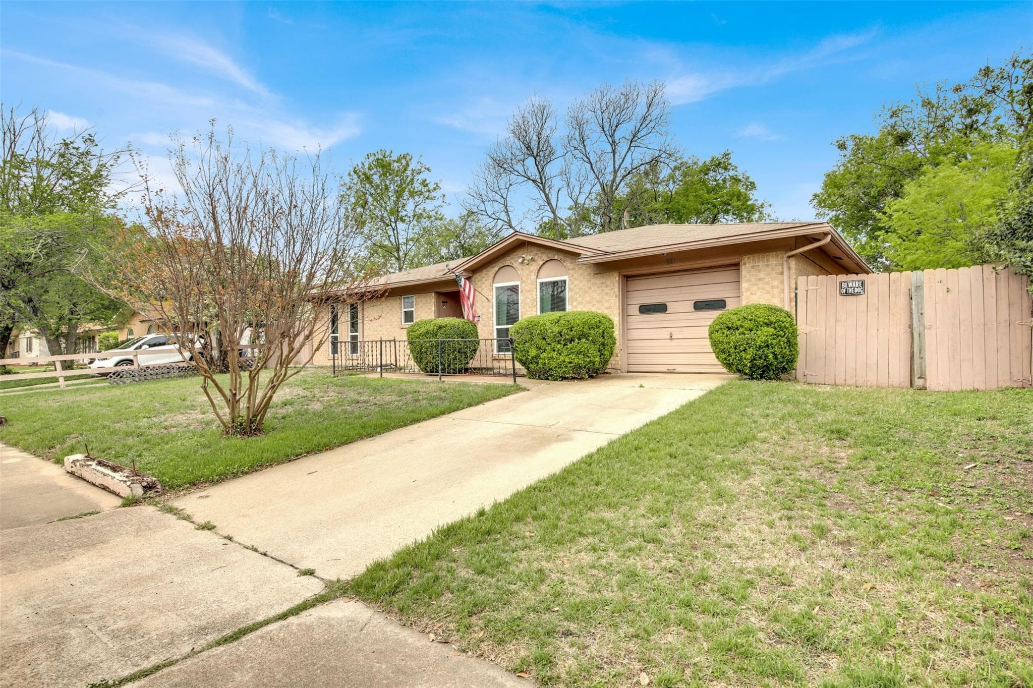 1811 Clarawood Dr