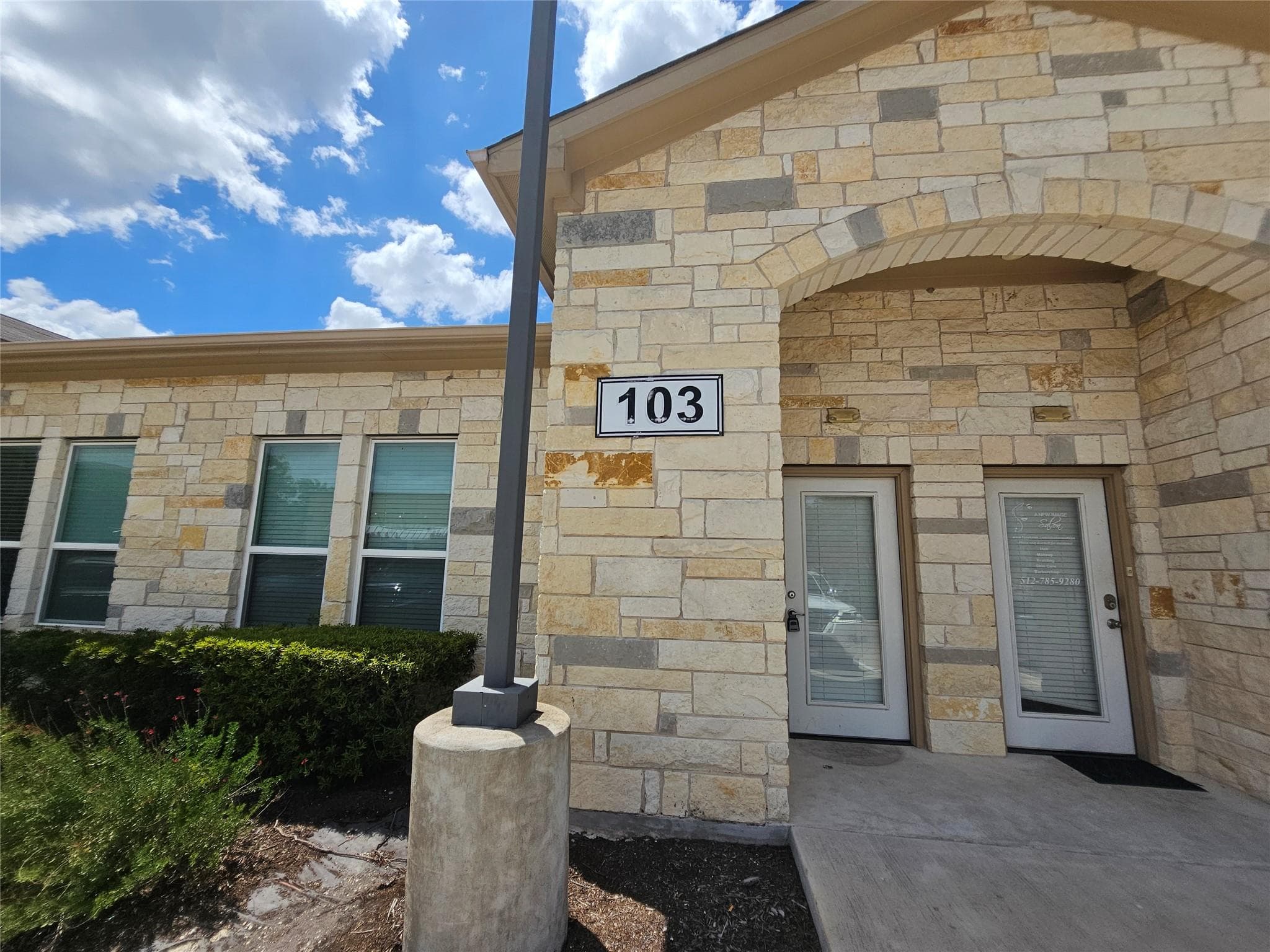 1009 W Pecan St #103