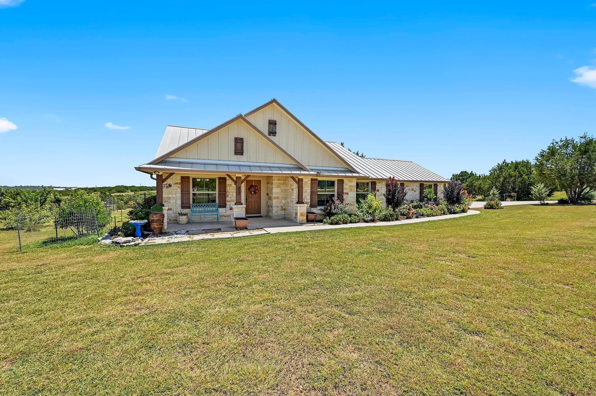 560 Saddle Ridge Dr