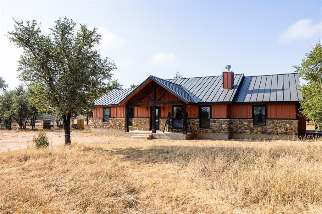 300 Kiowa Creek Trl