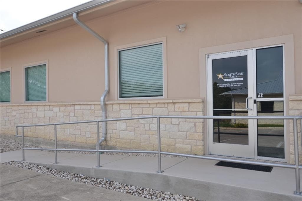 2440 E Hwy 290 Hwy #E-2