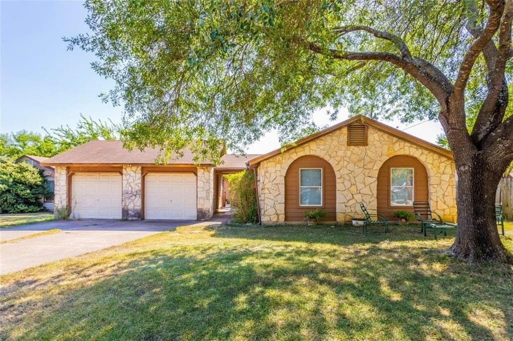 2104 Old West Pl