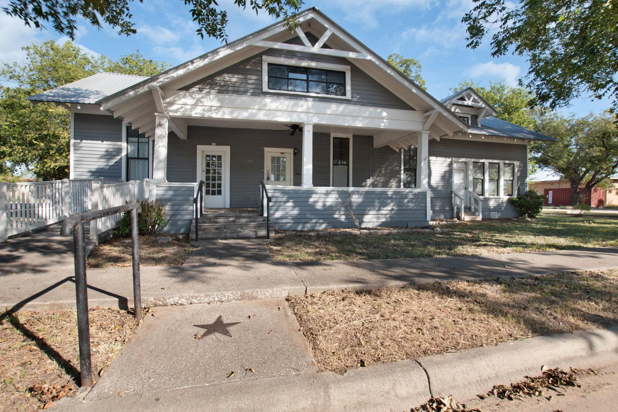 107 W 5th St