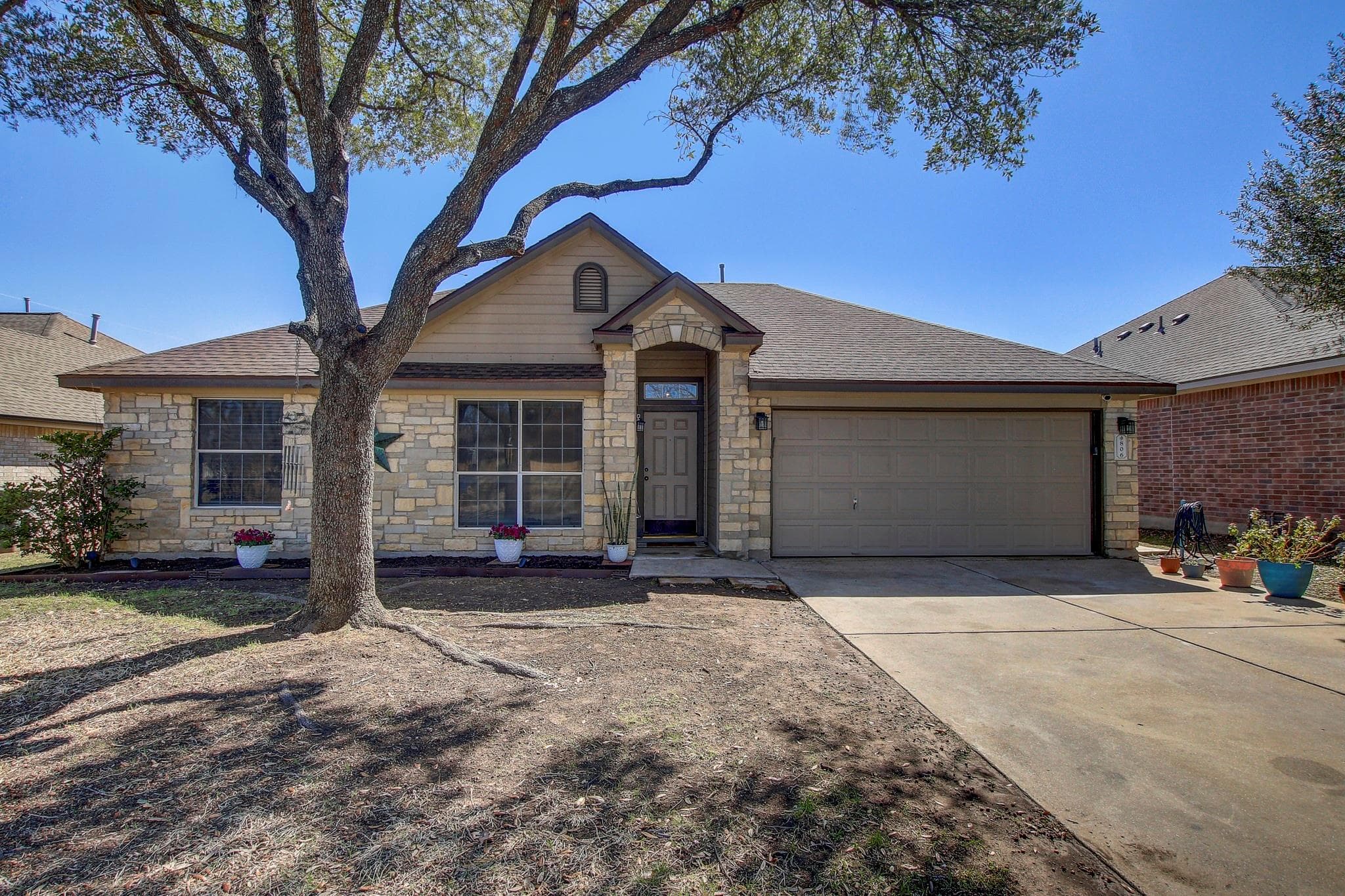 806 Ridge View Dr