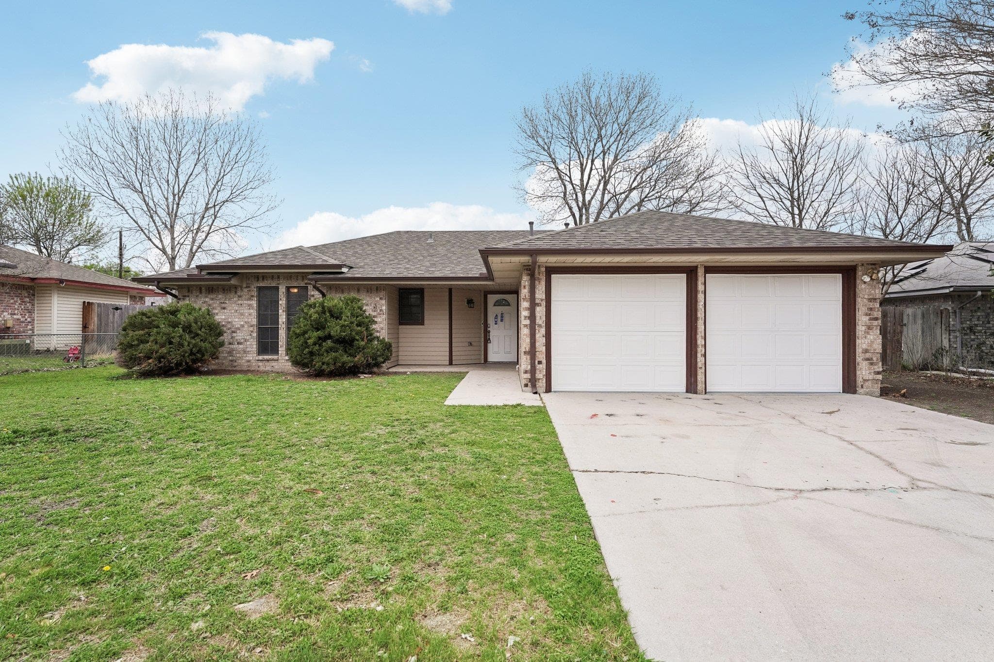 3213 Forest Hill Dr