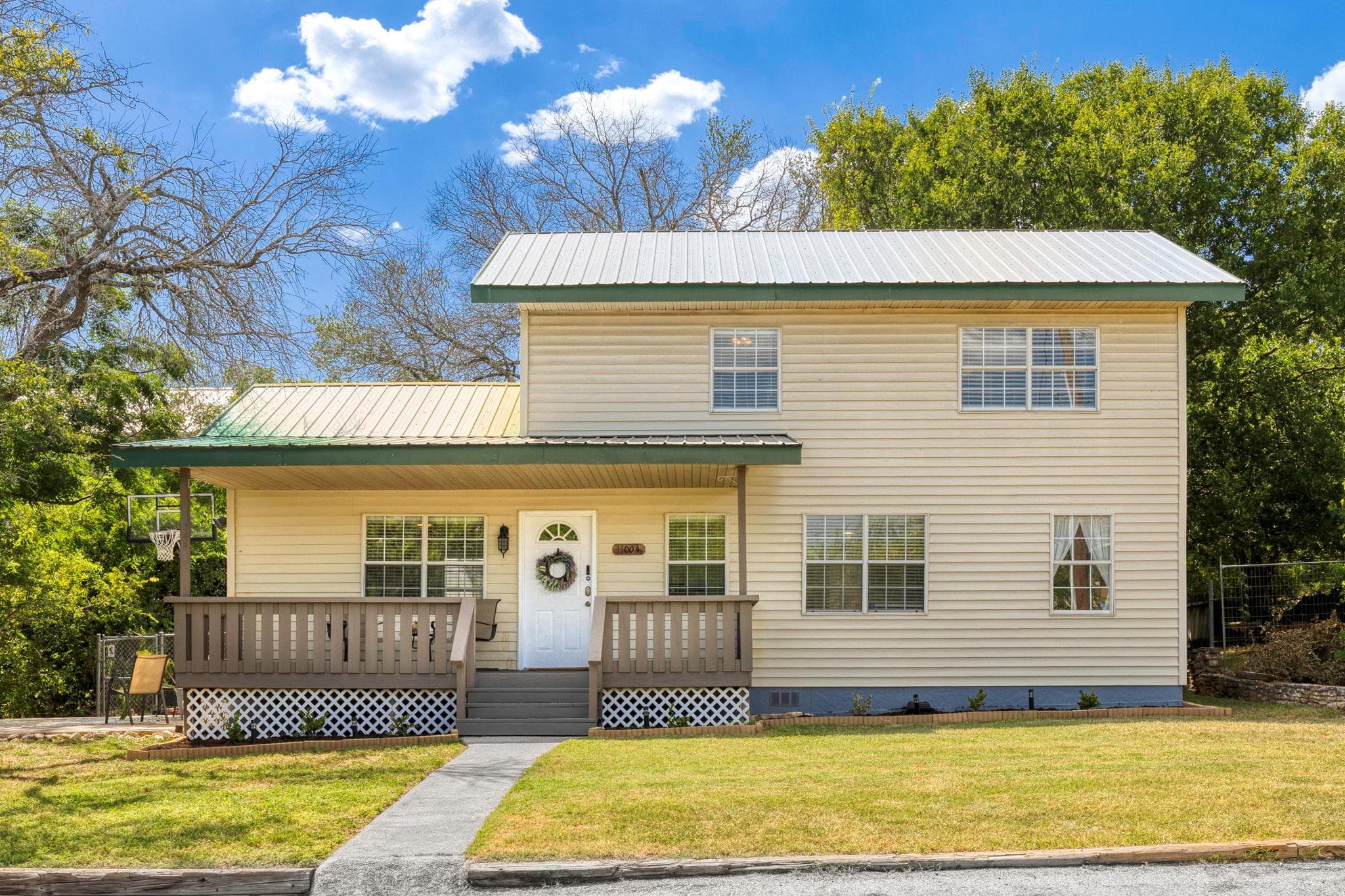 11004 Elm St