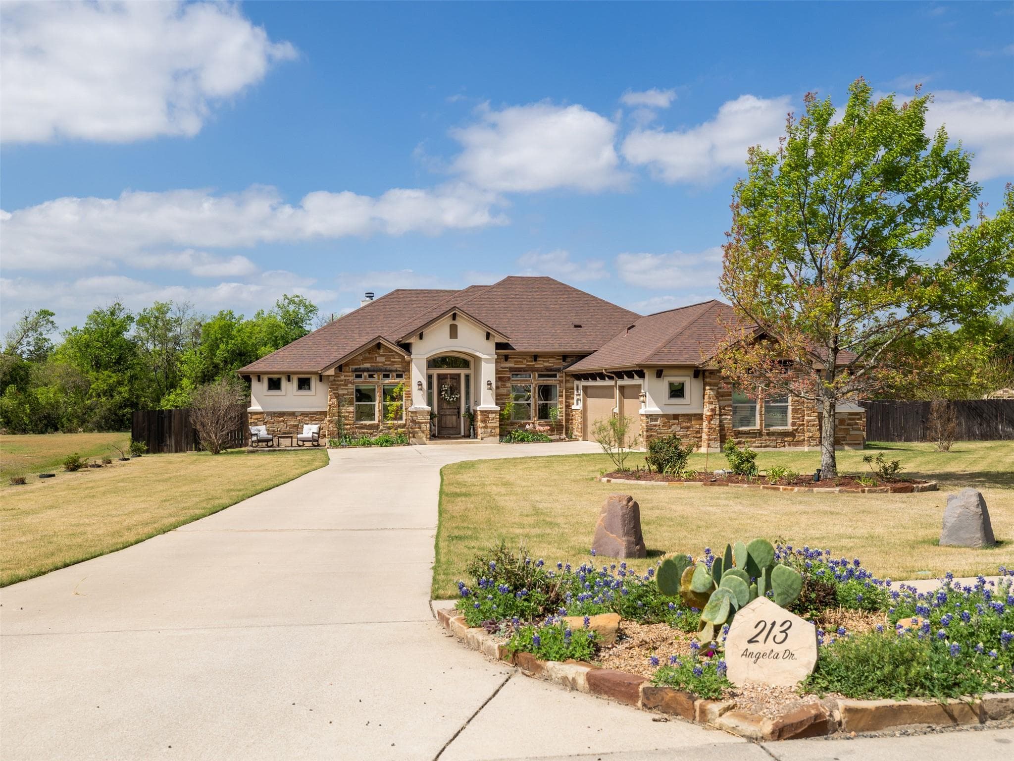 213 Angela Dr