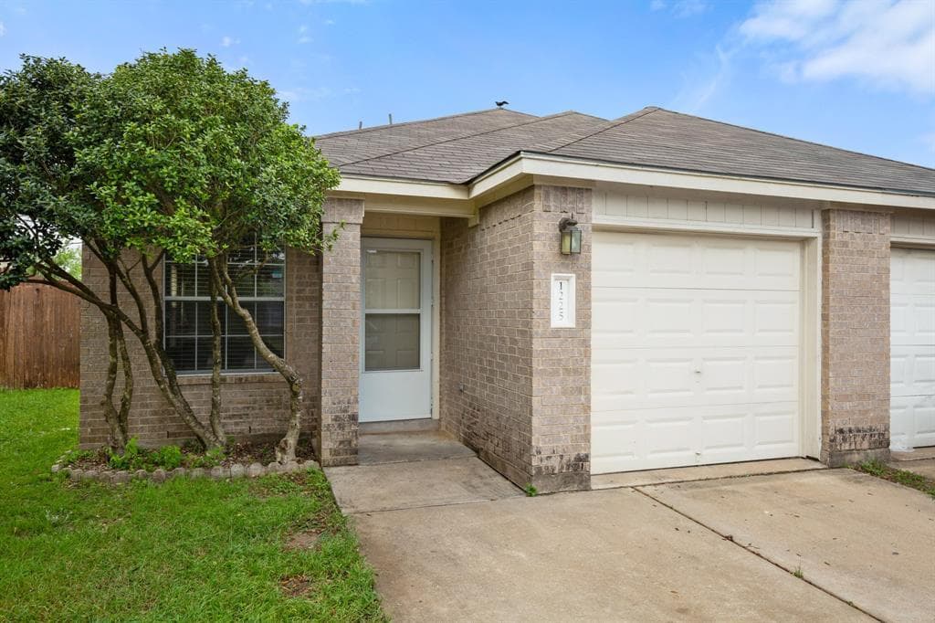 1225 Orchard Park Cir