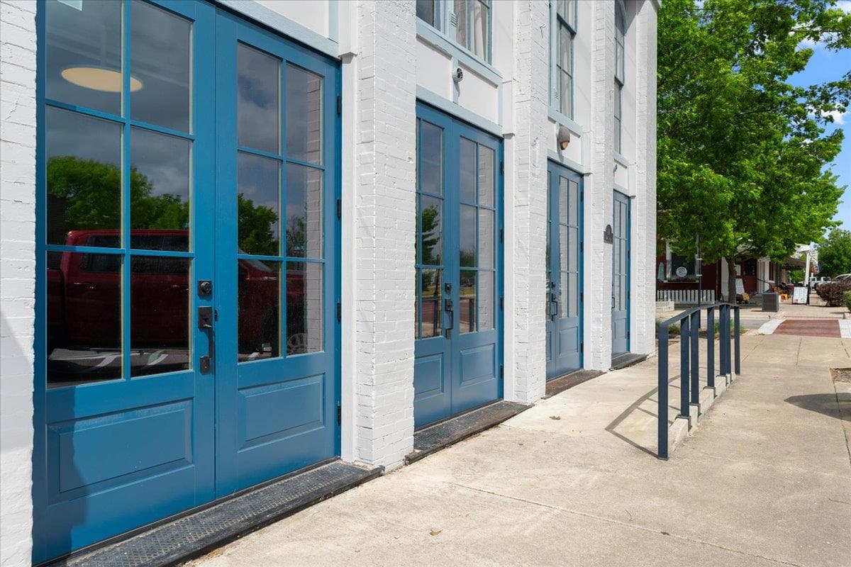 117 East St #100