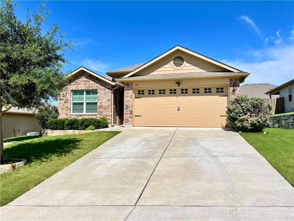 115 Leona River Trl