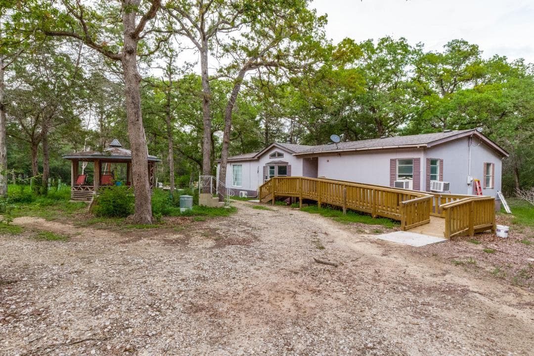 319 Green Oaks Dr