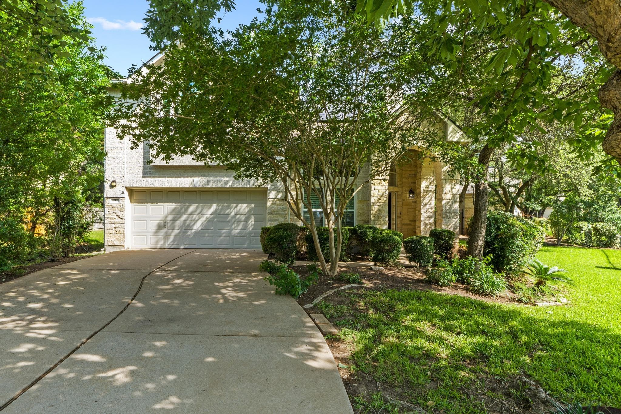 2 Muirfield Greens Ln