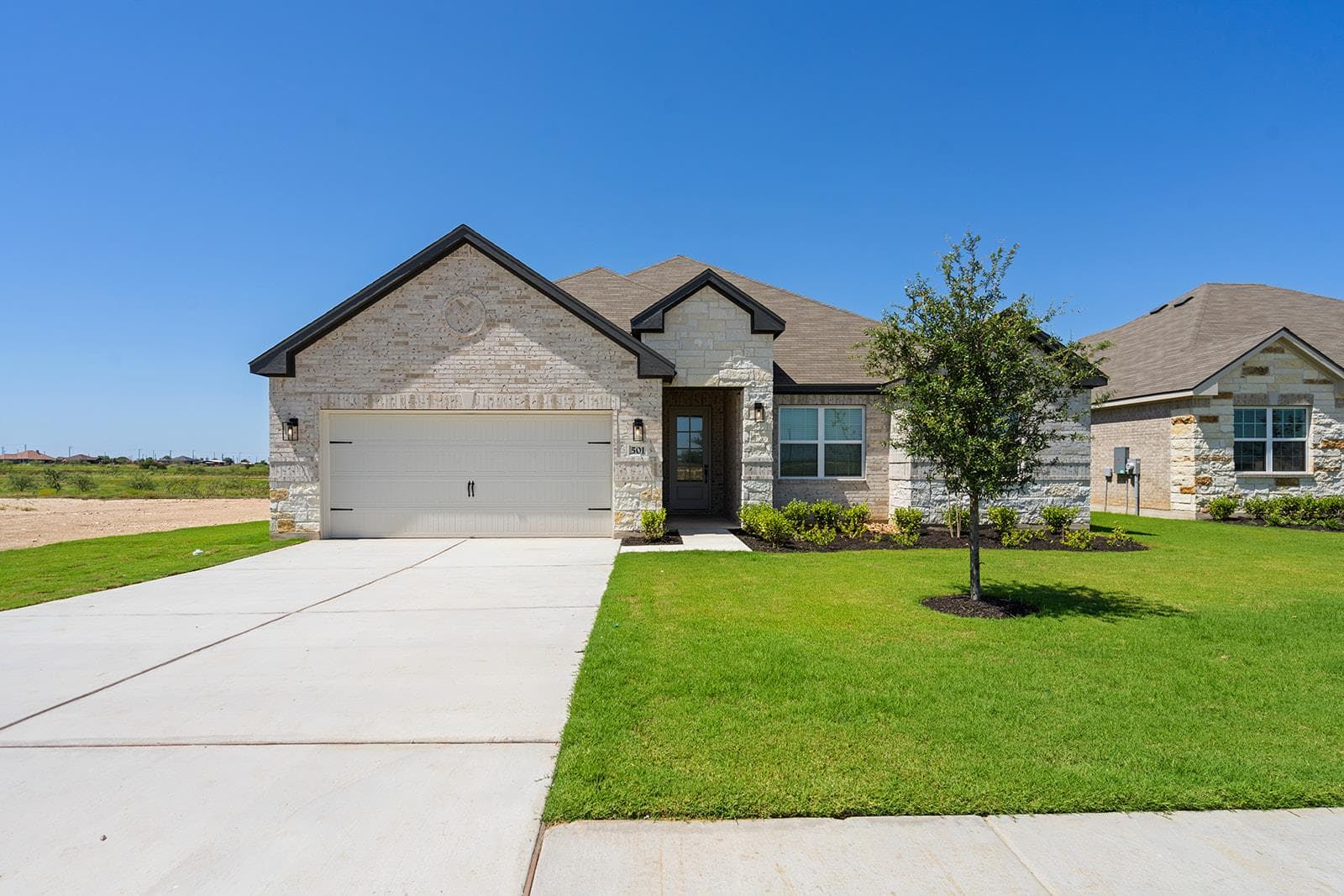 501 W Luna Blue Ln