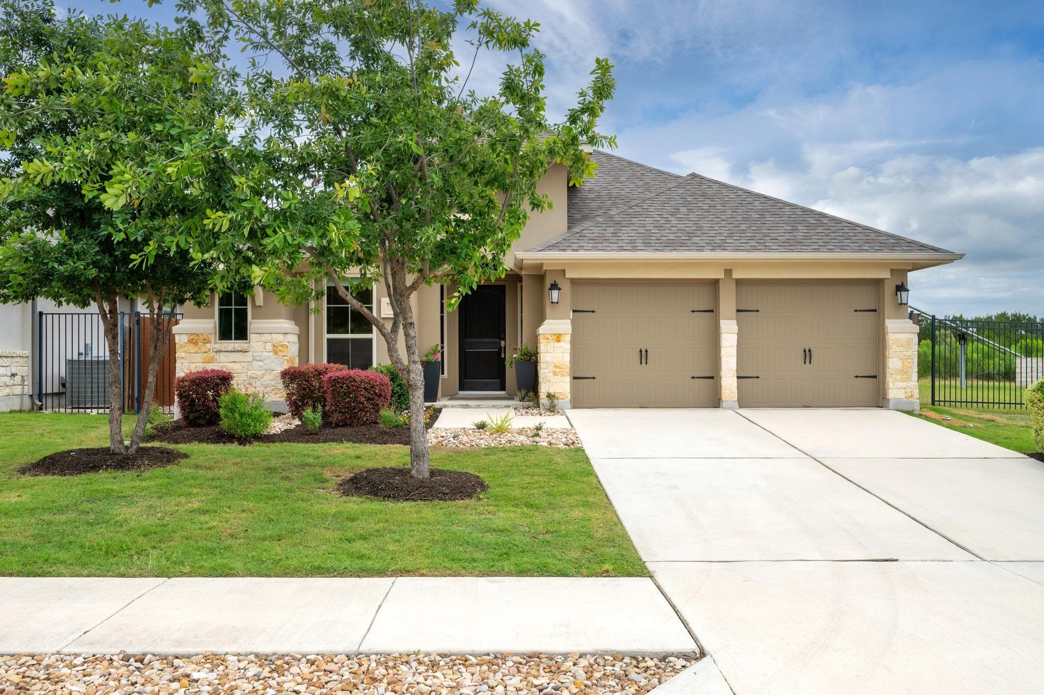 321 La Grotta Ln