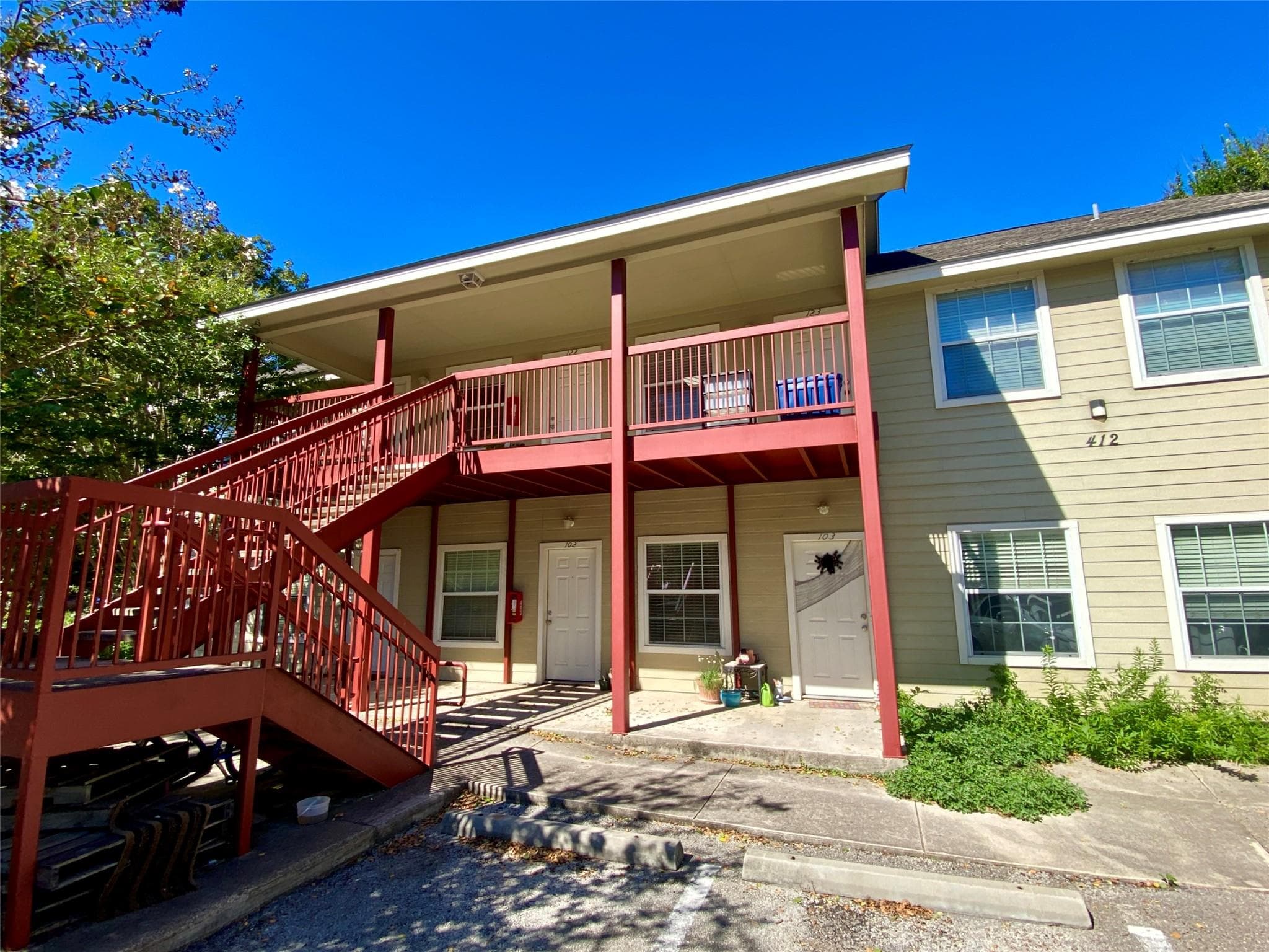 412 Burleson St #121