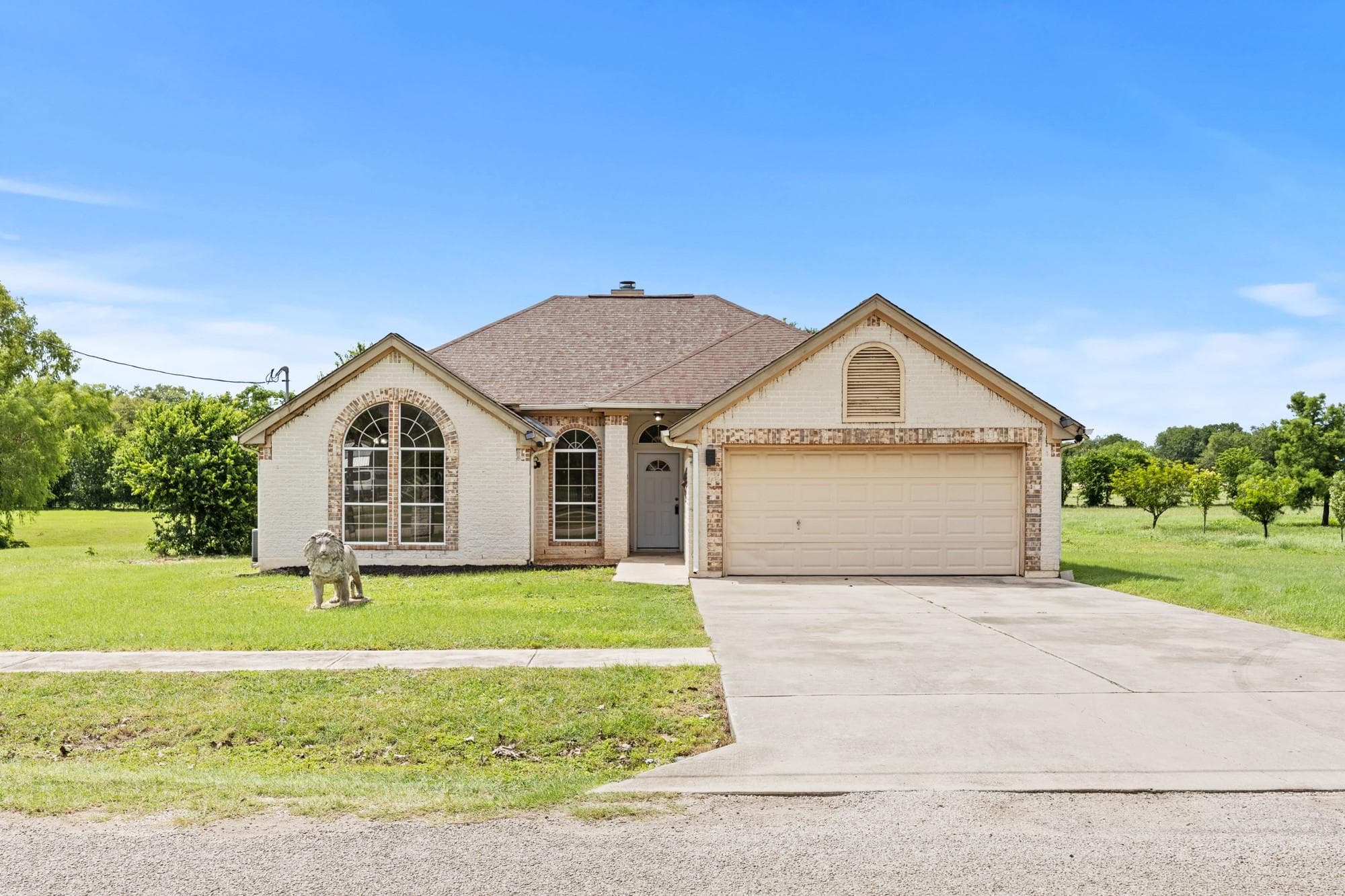 84 Thomas Dr