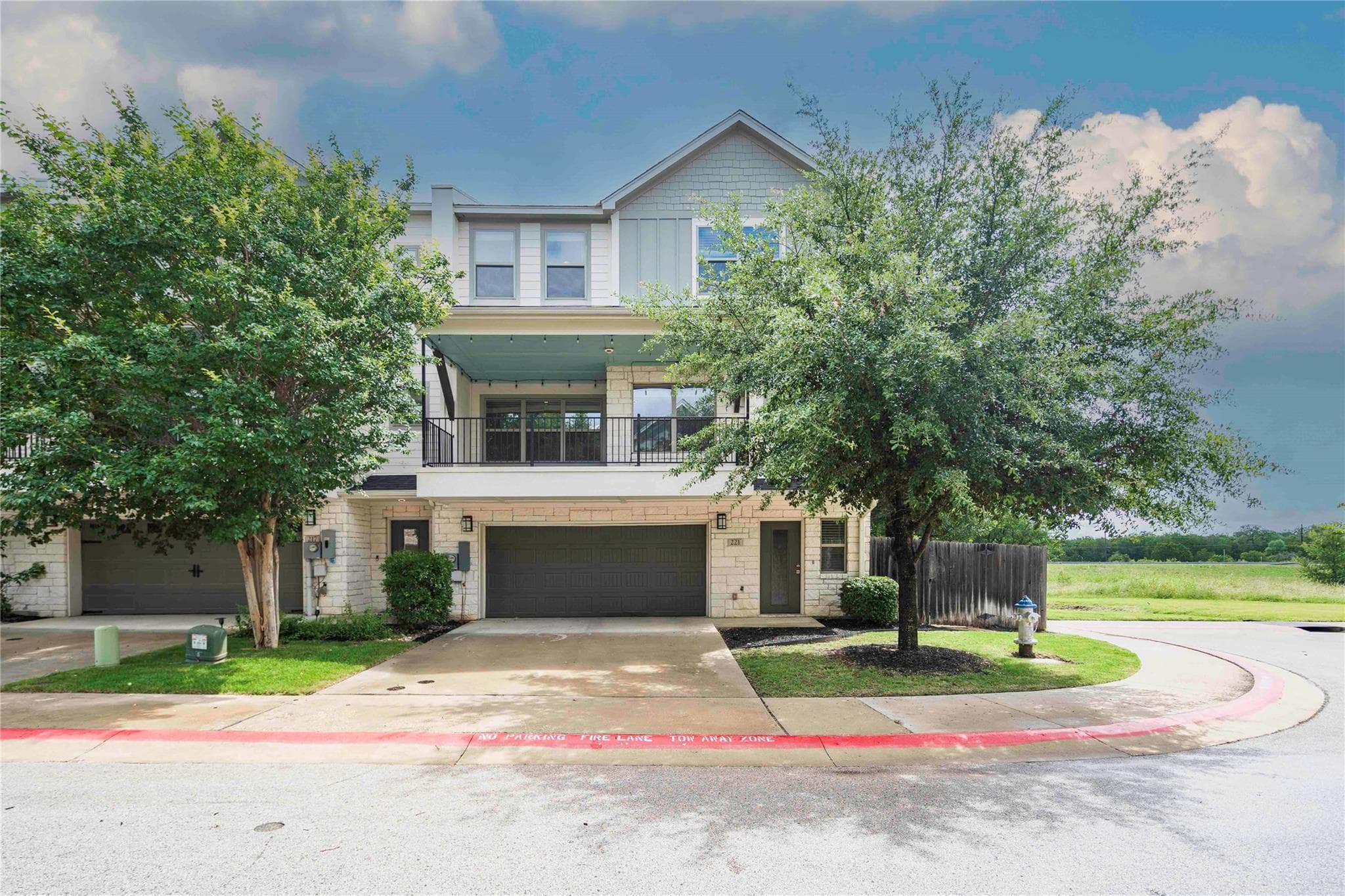 221 Birch Oak Dr