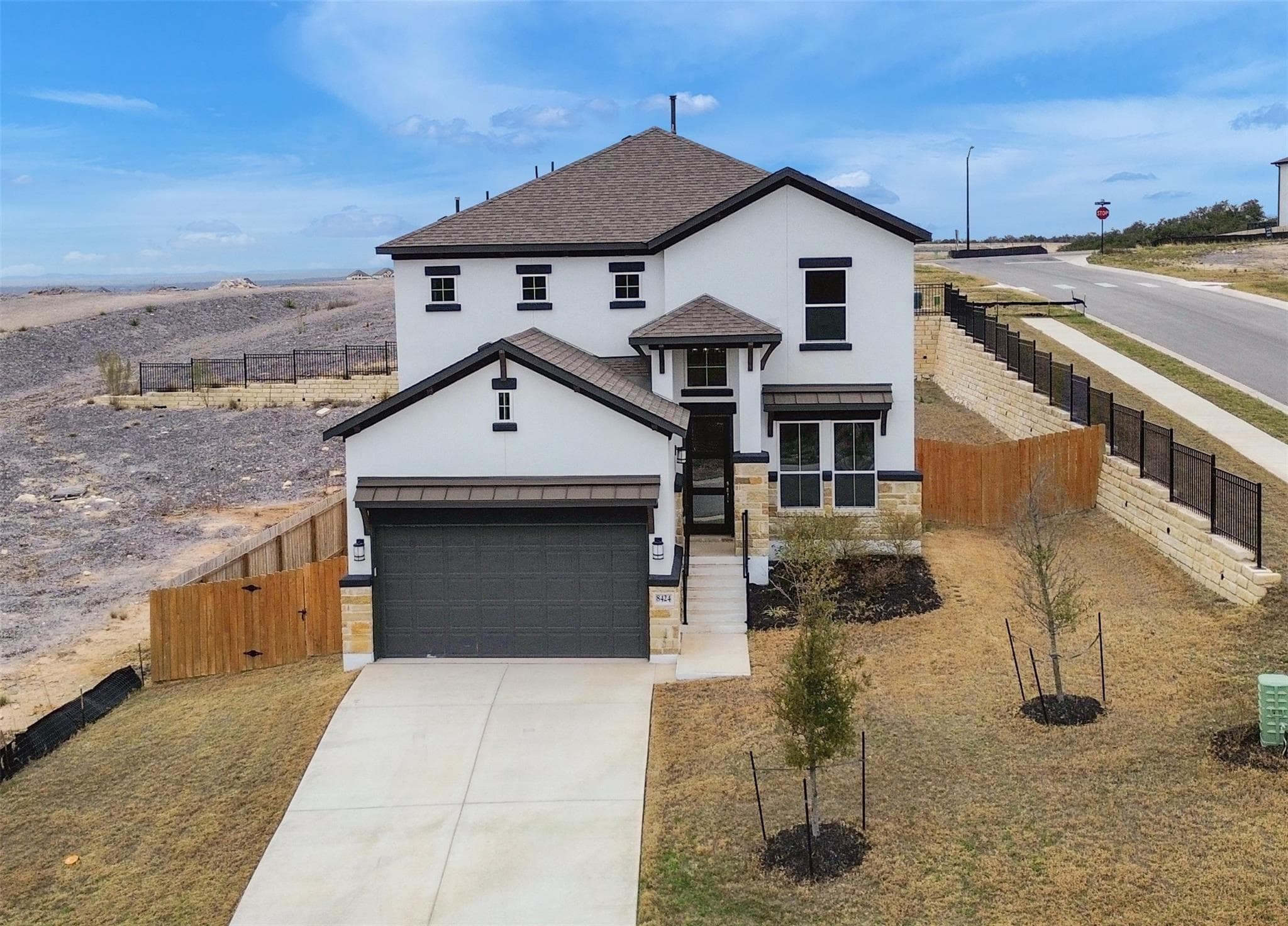 8424 Red Bottle Brush Rd