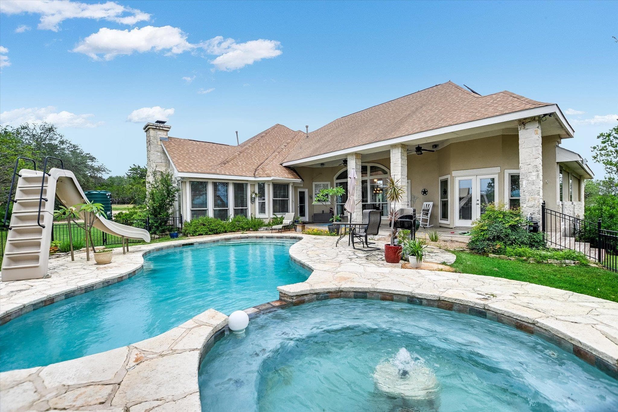 300 Valley Oak Dr