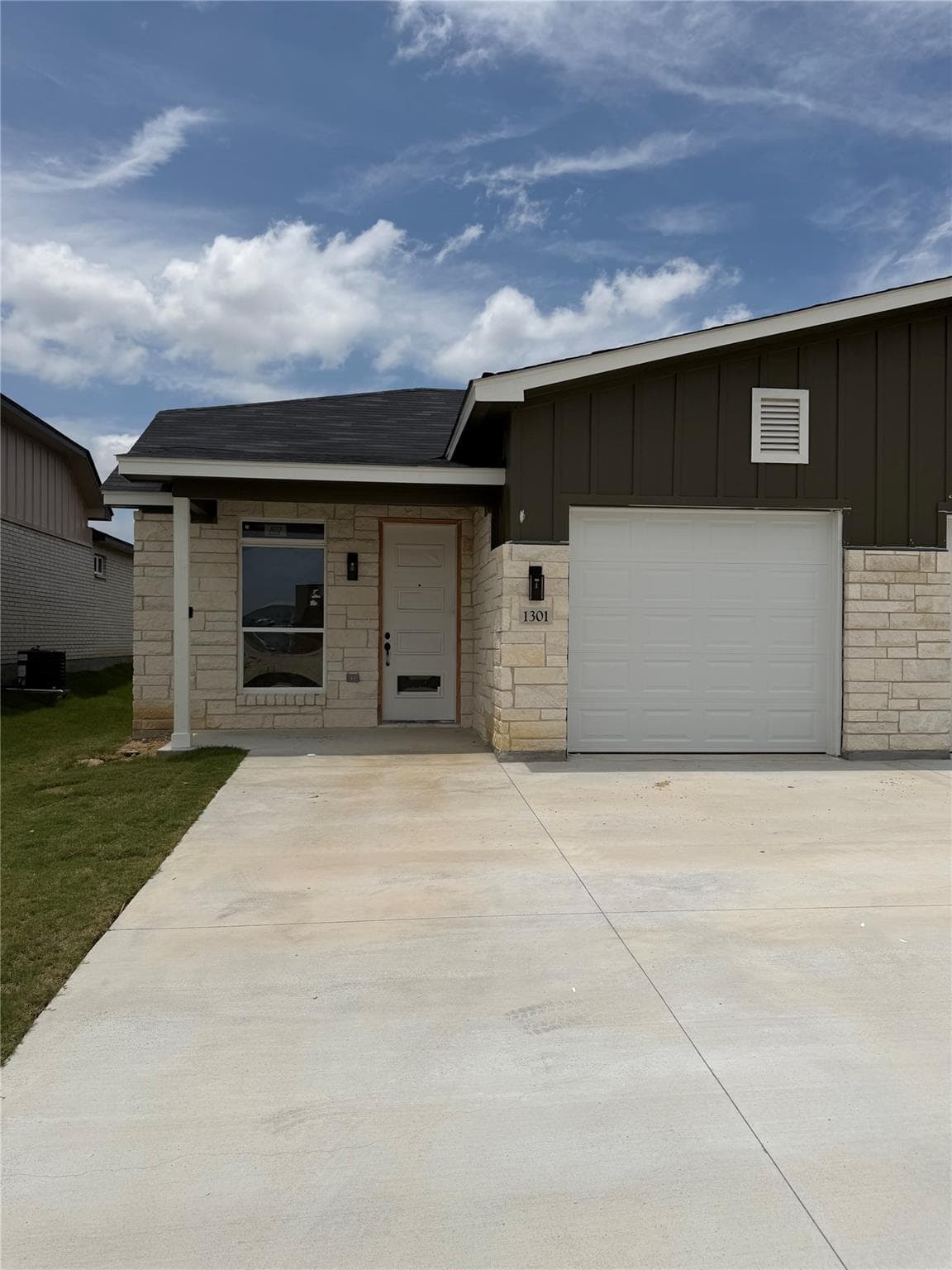 1301 Lone Pine Way