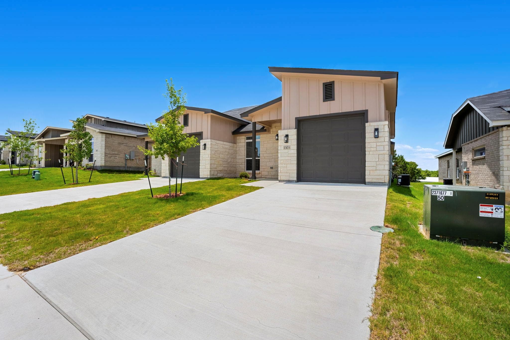 1303 Lone Pine Way
