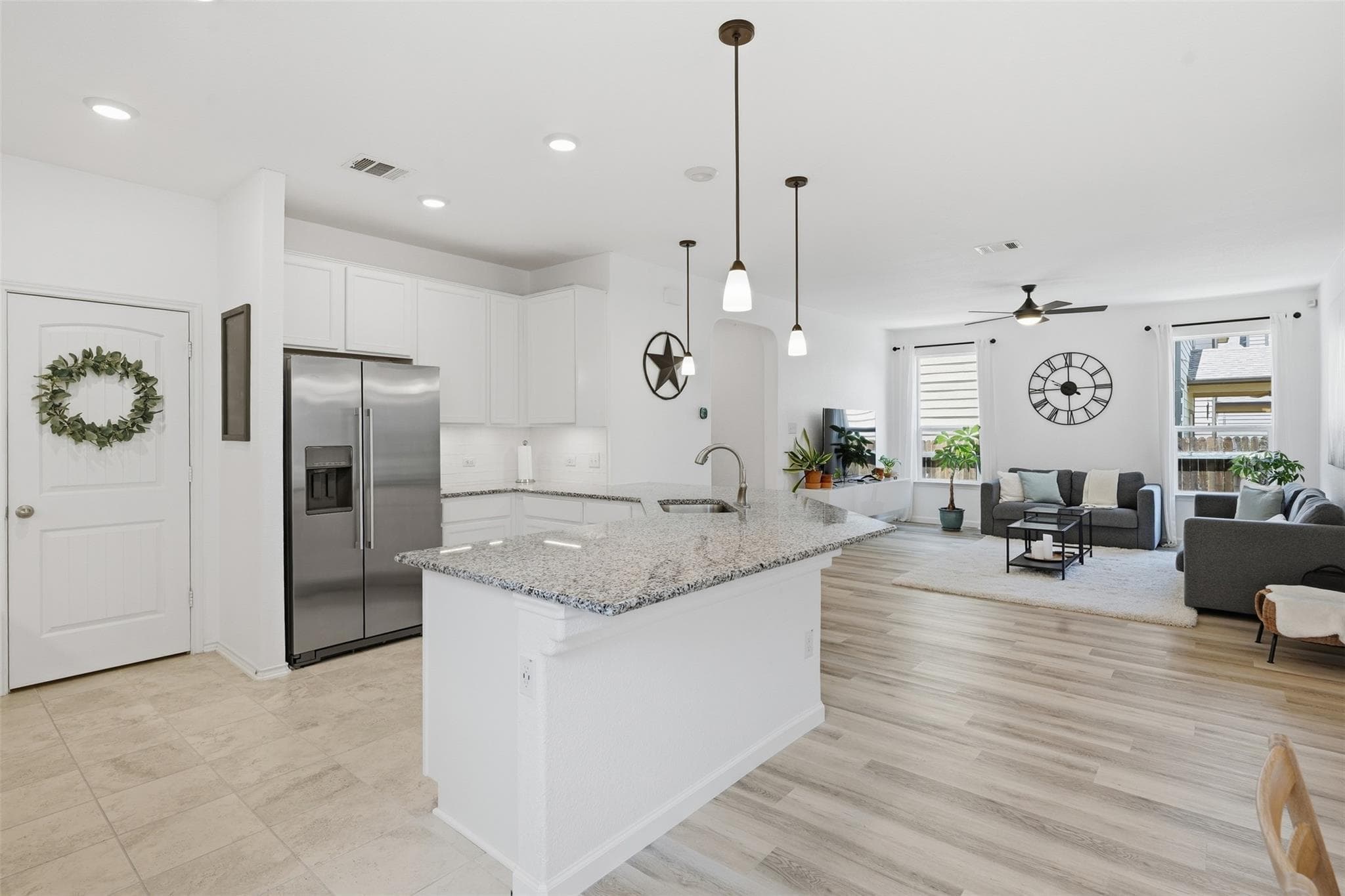425 Conchillos Dr