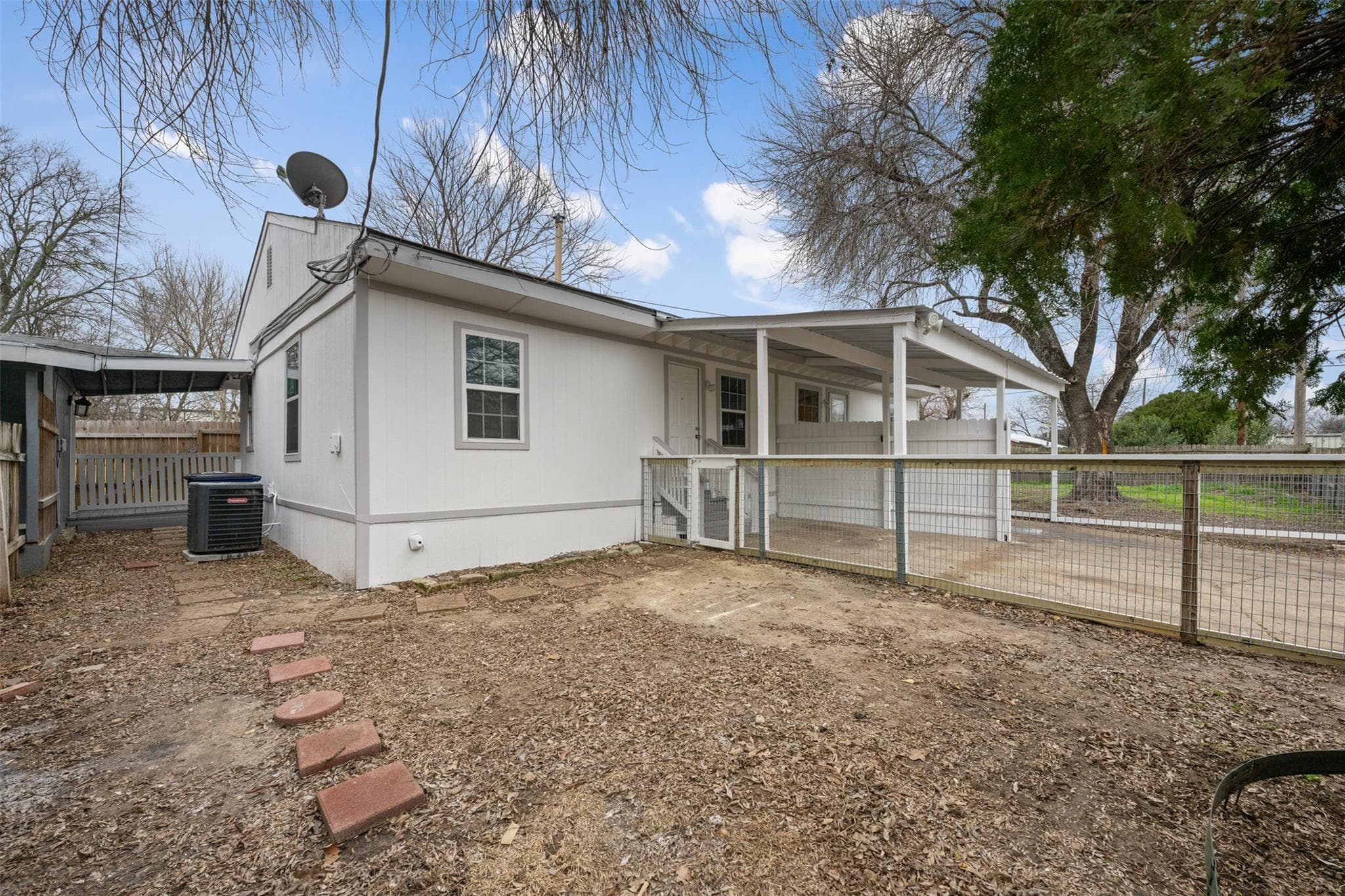 901 Valdez St #1-3