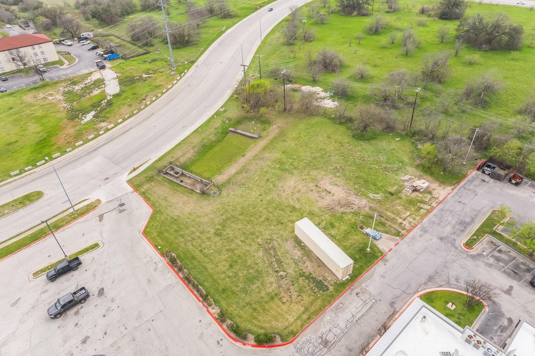 350 Chisholm Pkwy