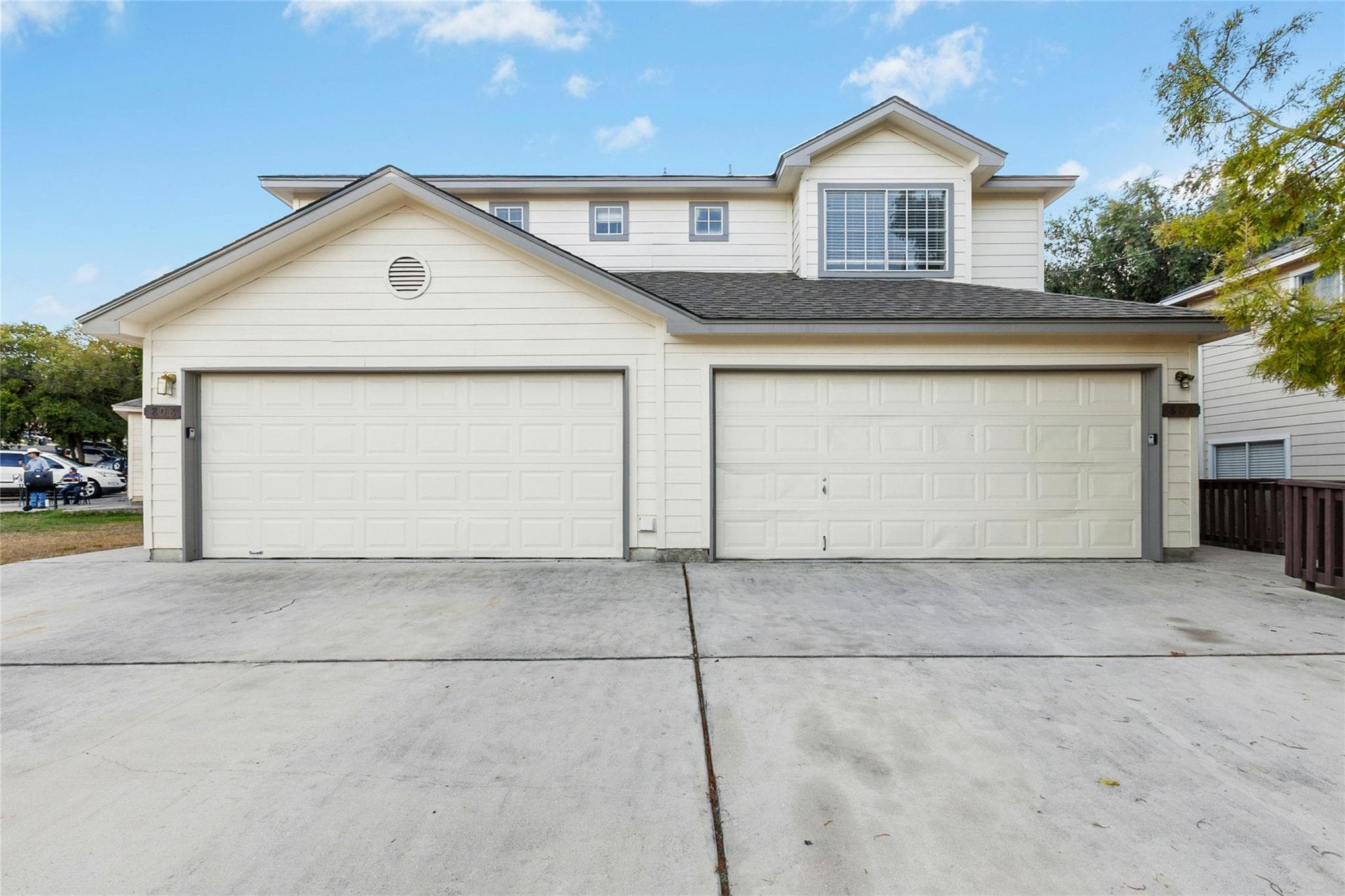 806/808 Sagewood Trl