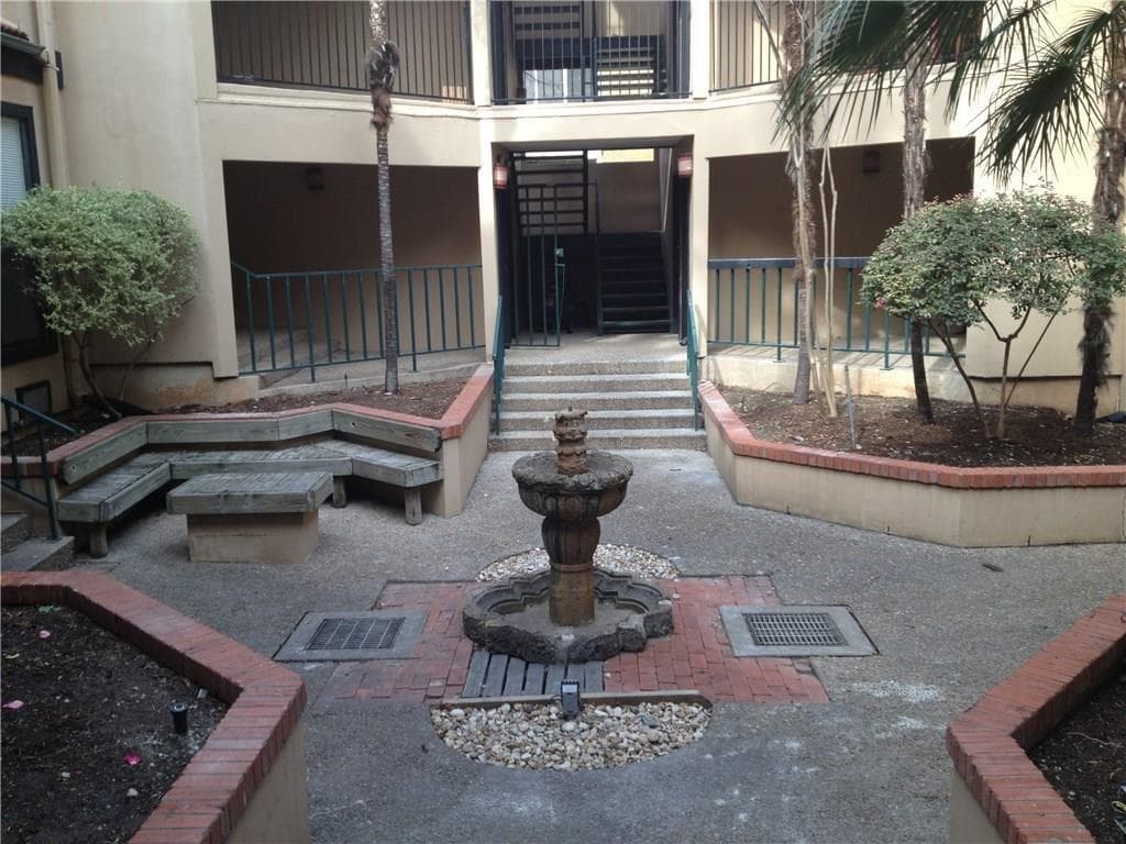 2110 RioGrande St #302
