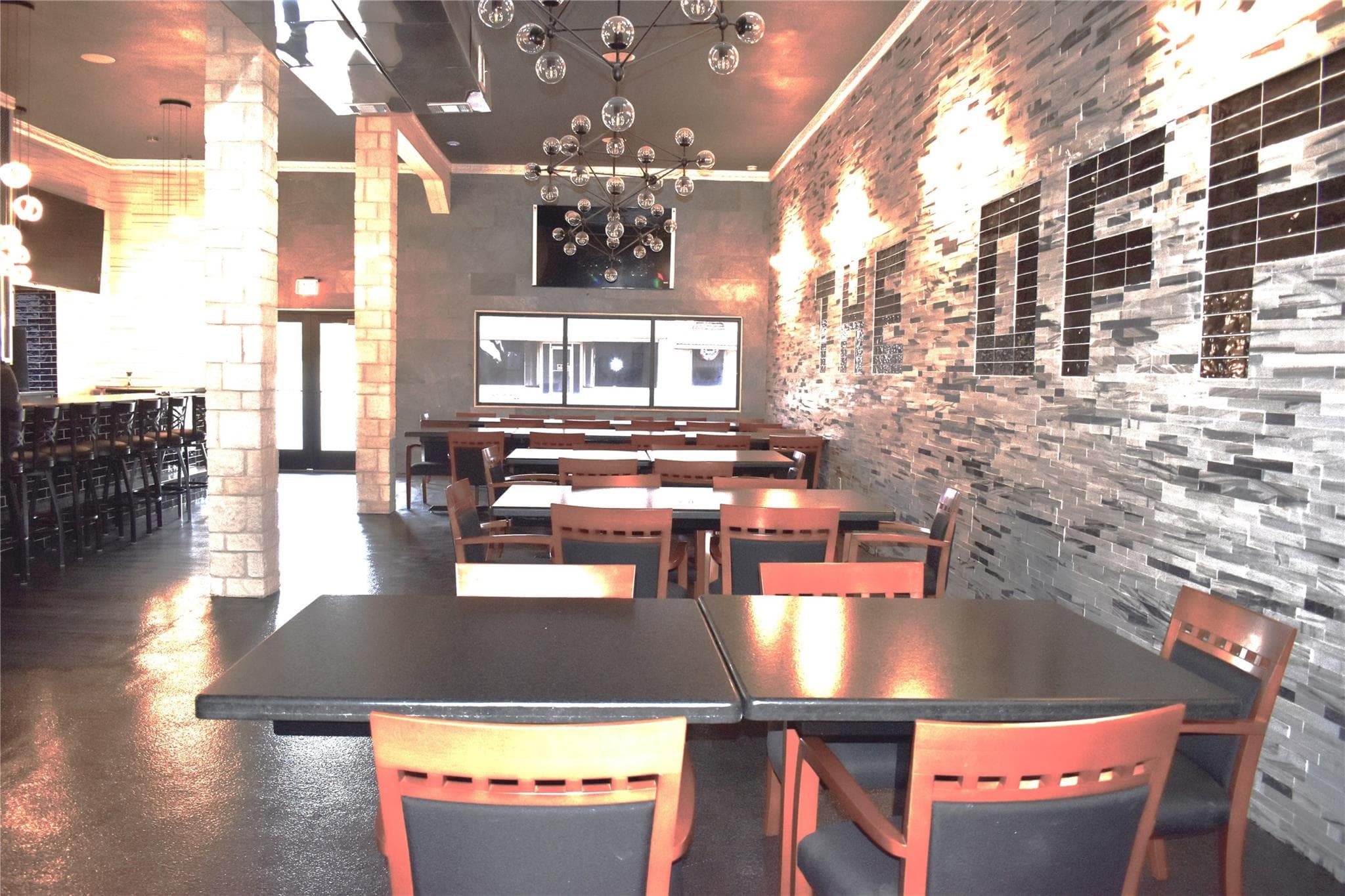 239 N MAIN St