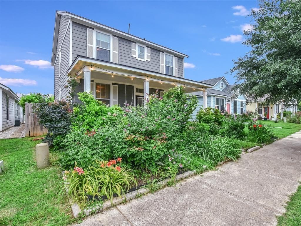 305 Trestle Tree St