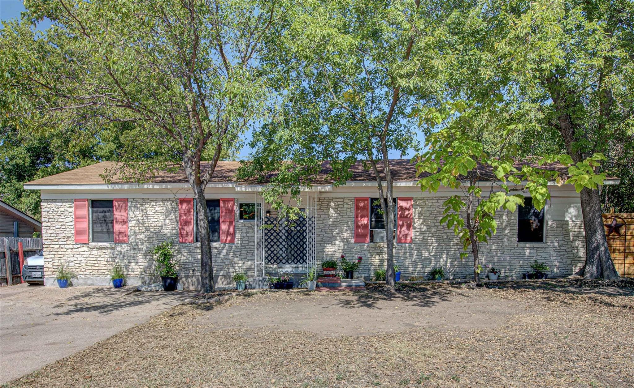 110 W Saint Johns Ave