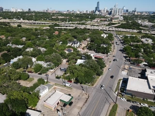 2500 Lake Austin Blvd