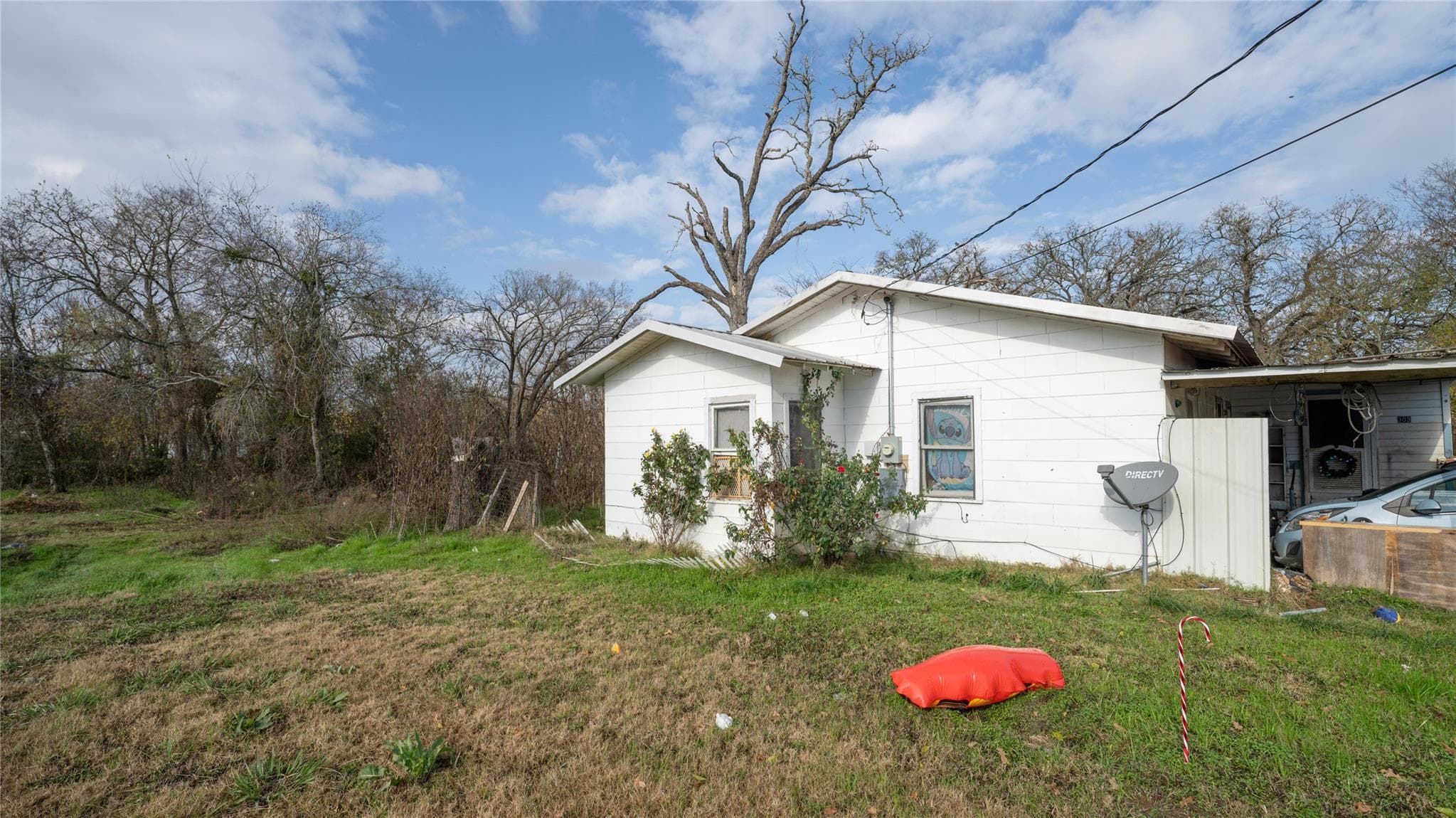 303 Yoakum St None