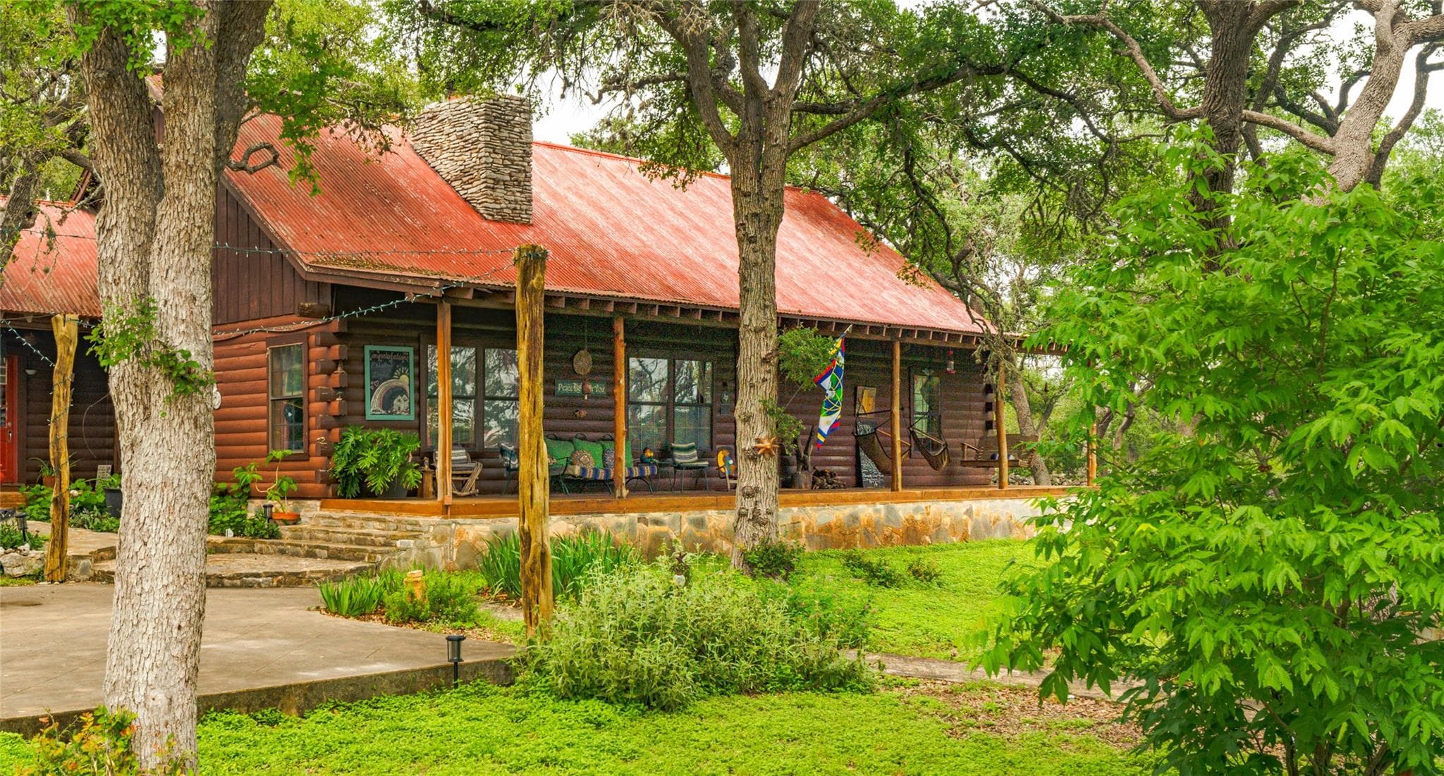 1218 Oakwood Loop