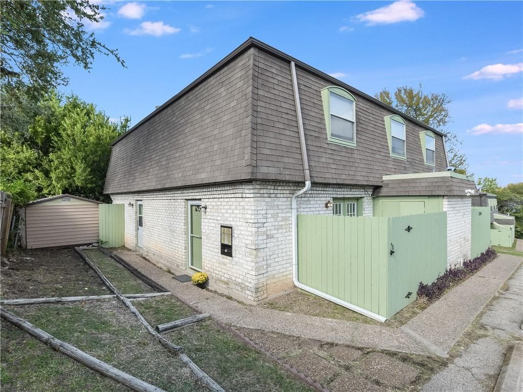 2804 Westhill Dr