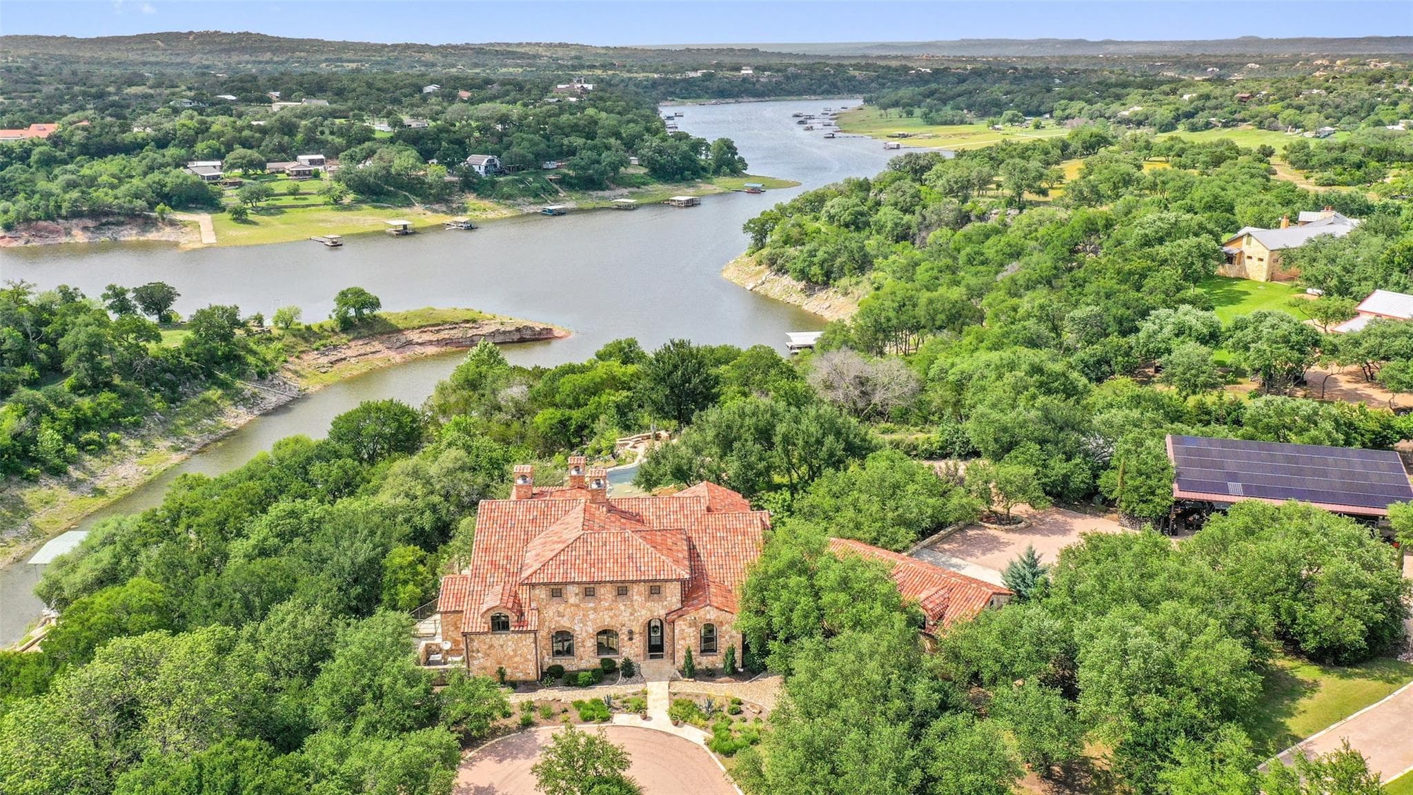 808 Rivercliff Dr