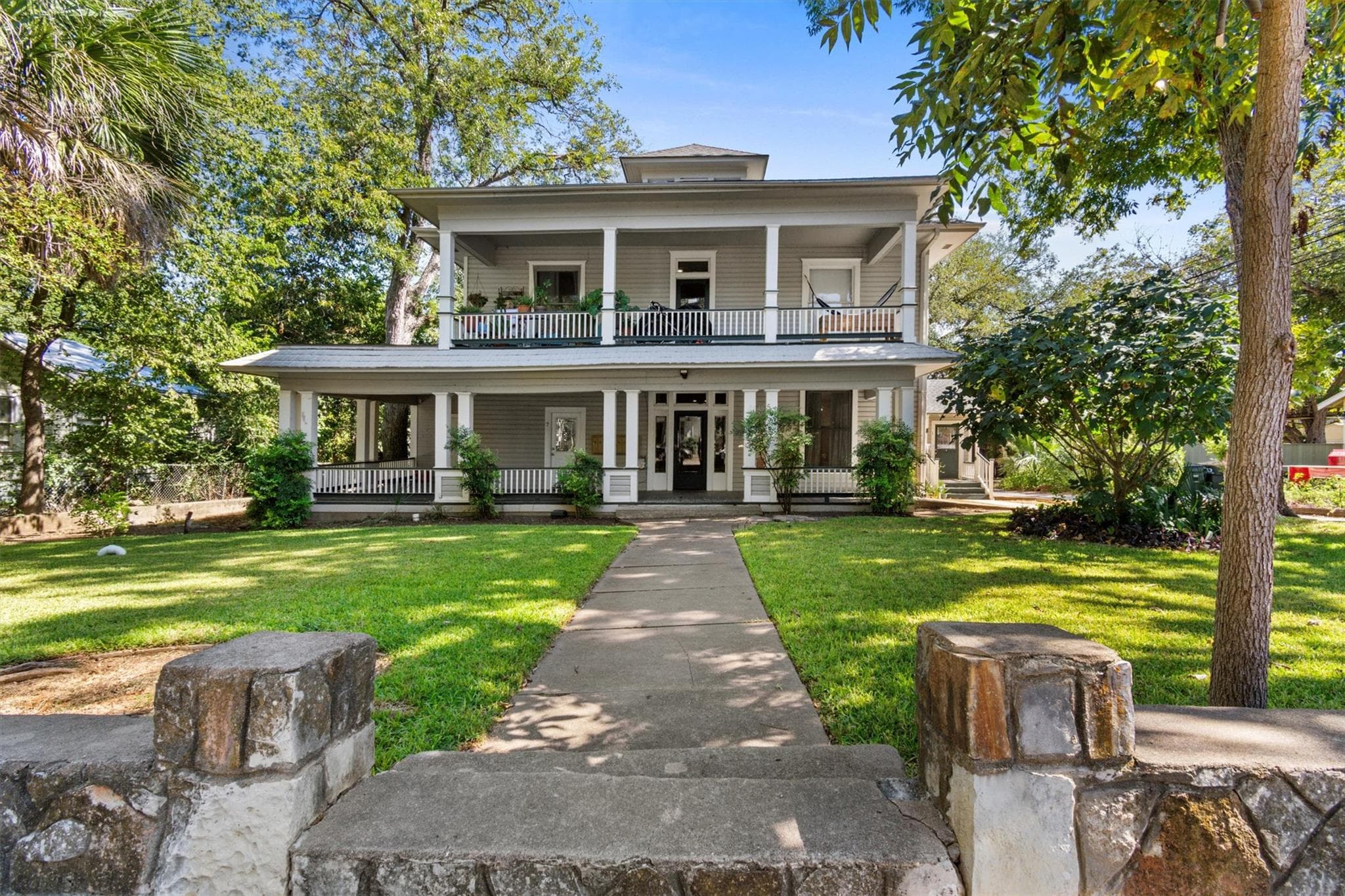 527 W San Antonio St