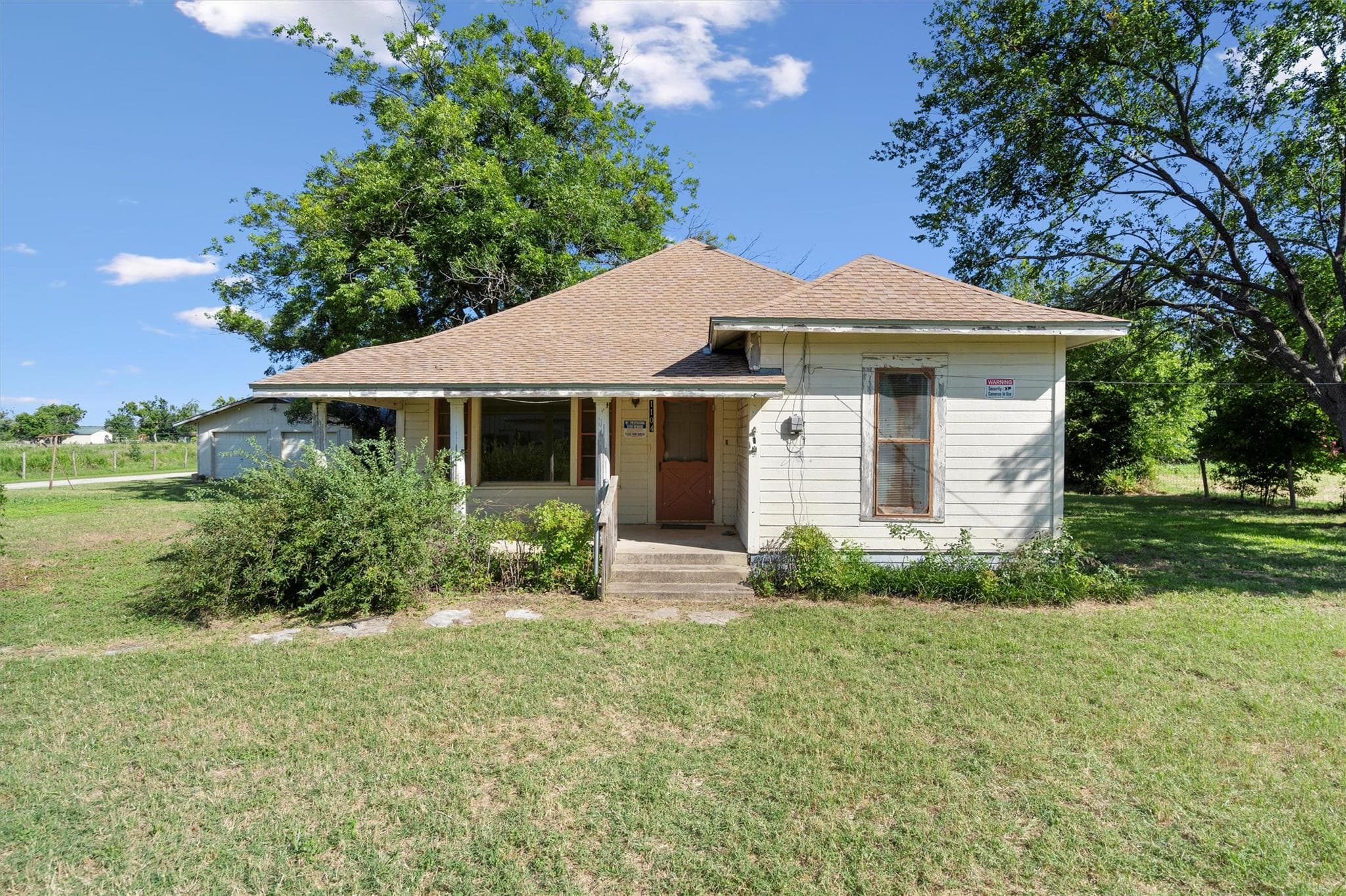1104 E Umlang St