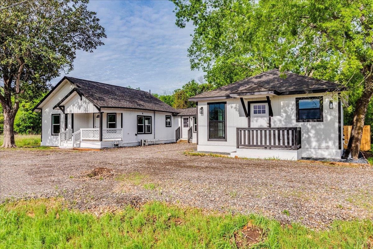 112 Gazley A & B St