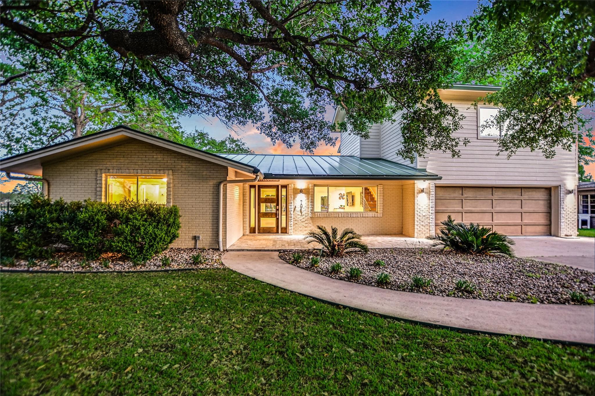 1704 Bluebonnet Ln