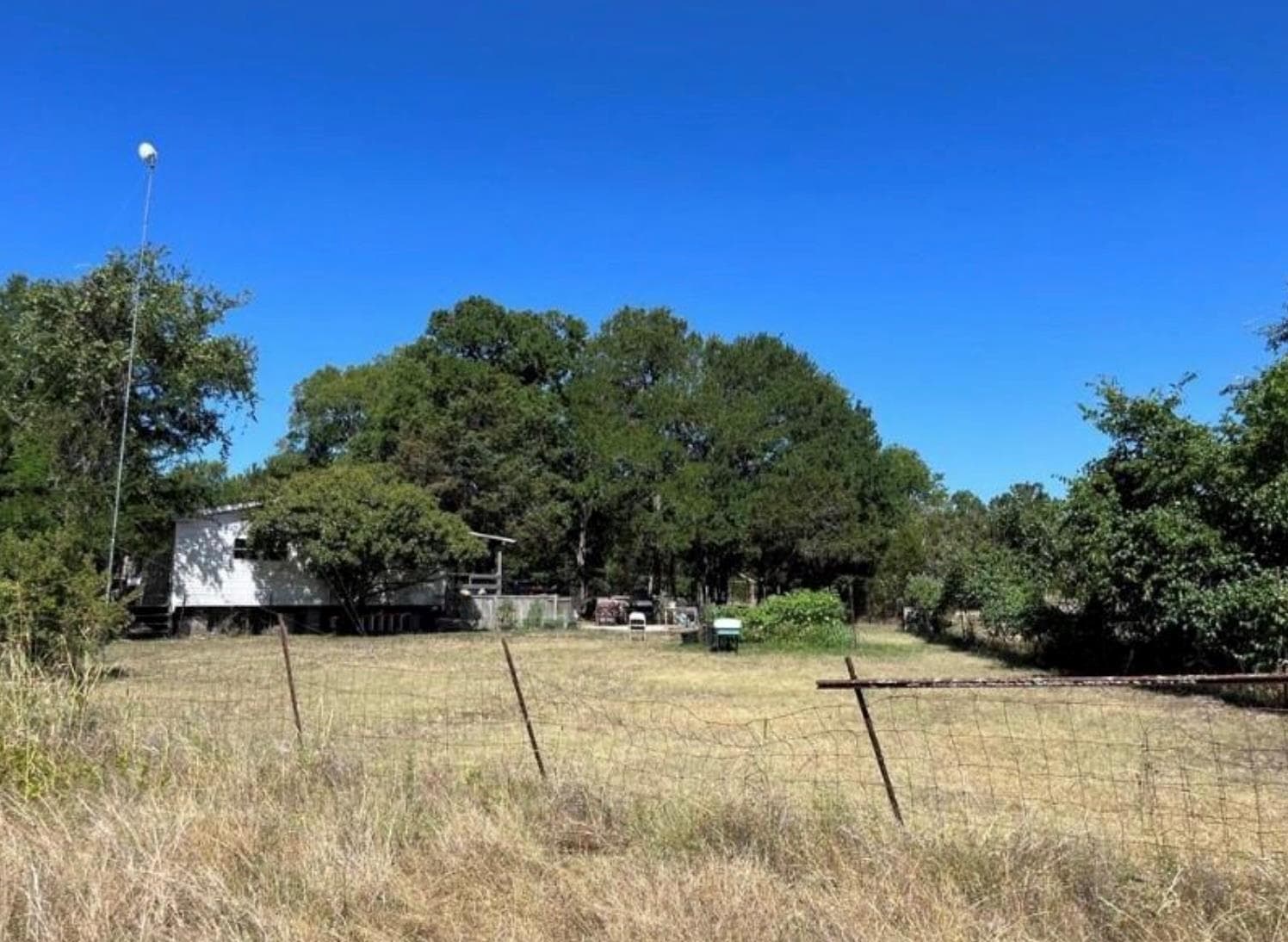 250 Rolling Oaks Dr