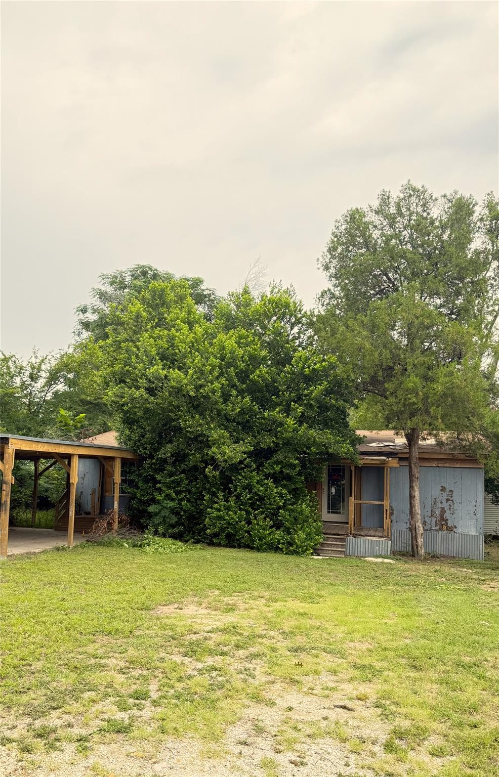 834 W Bell Ave