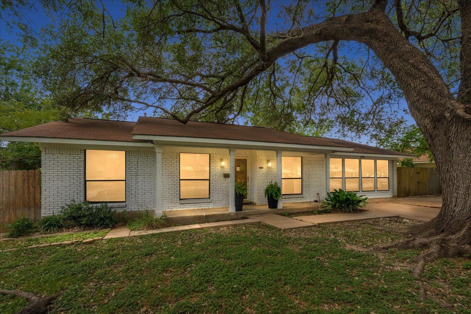 8102 Shadowood Dr
