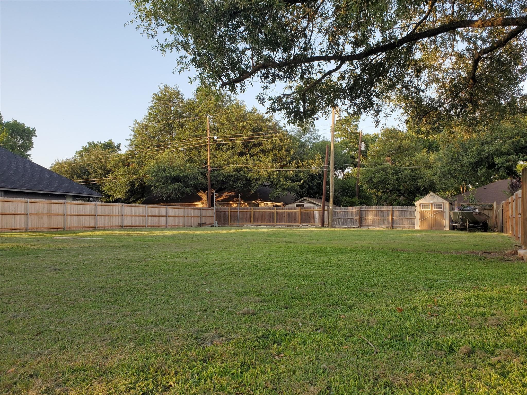 2200 Lark Ln