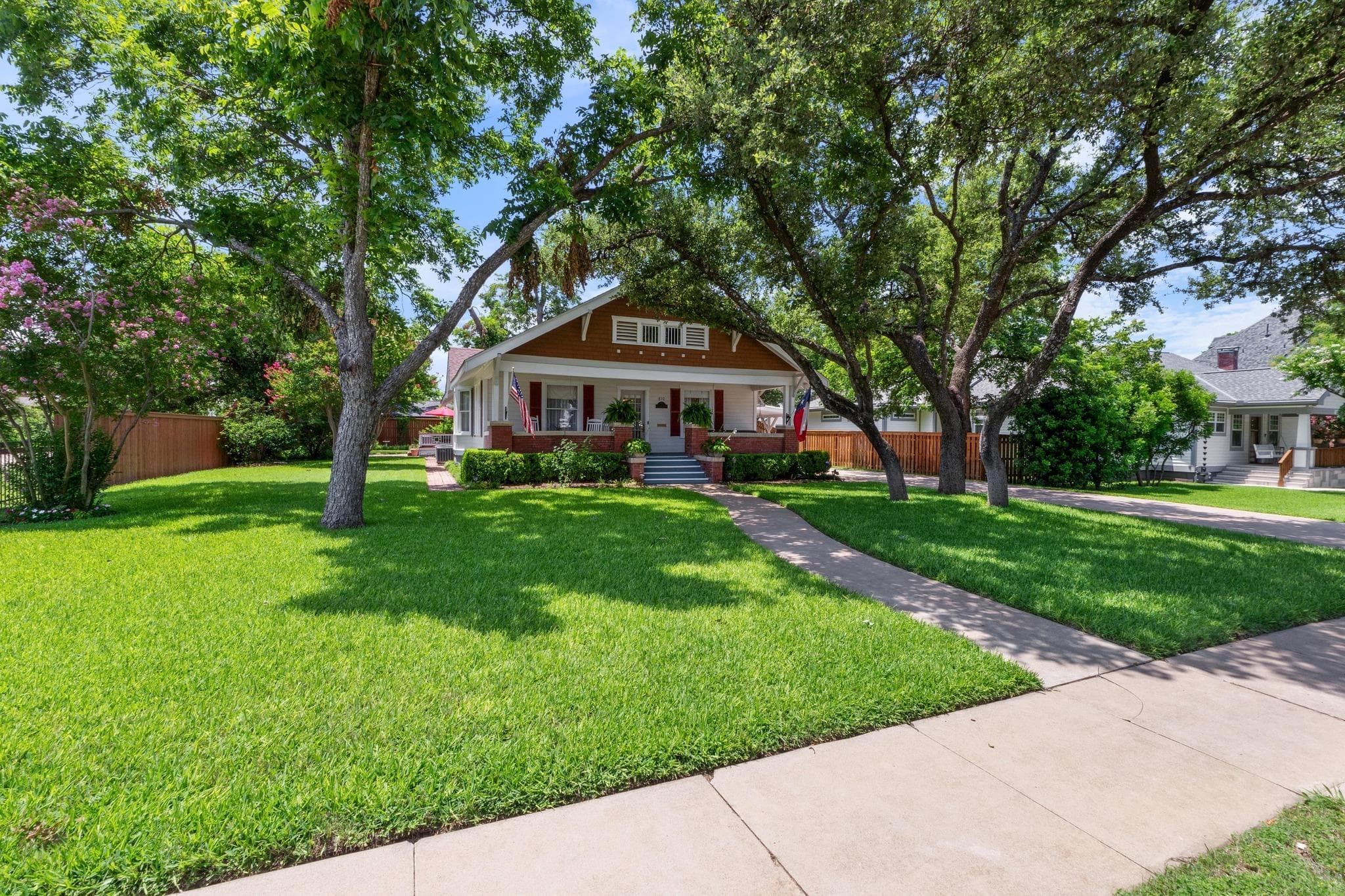 810 E University Ave