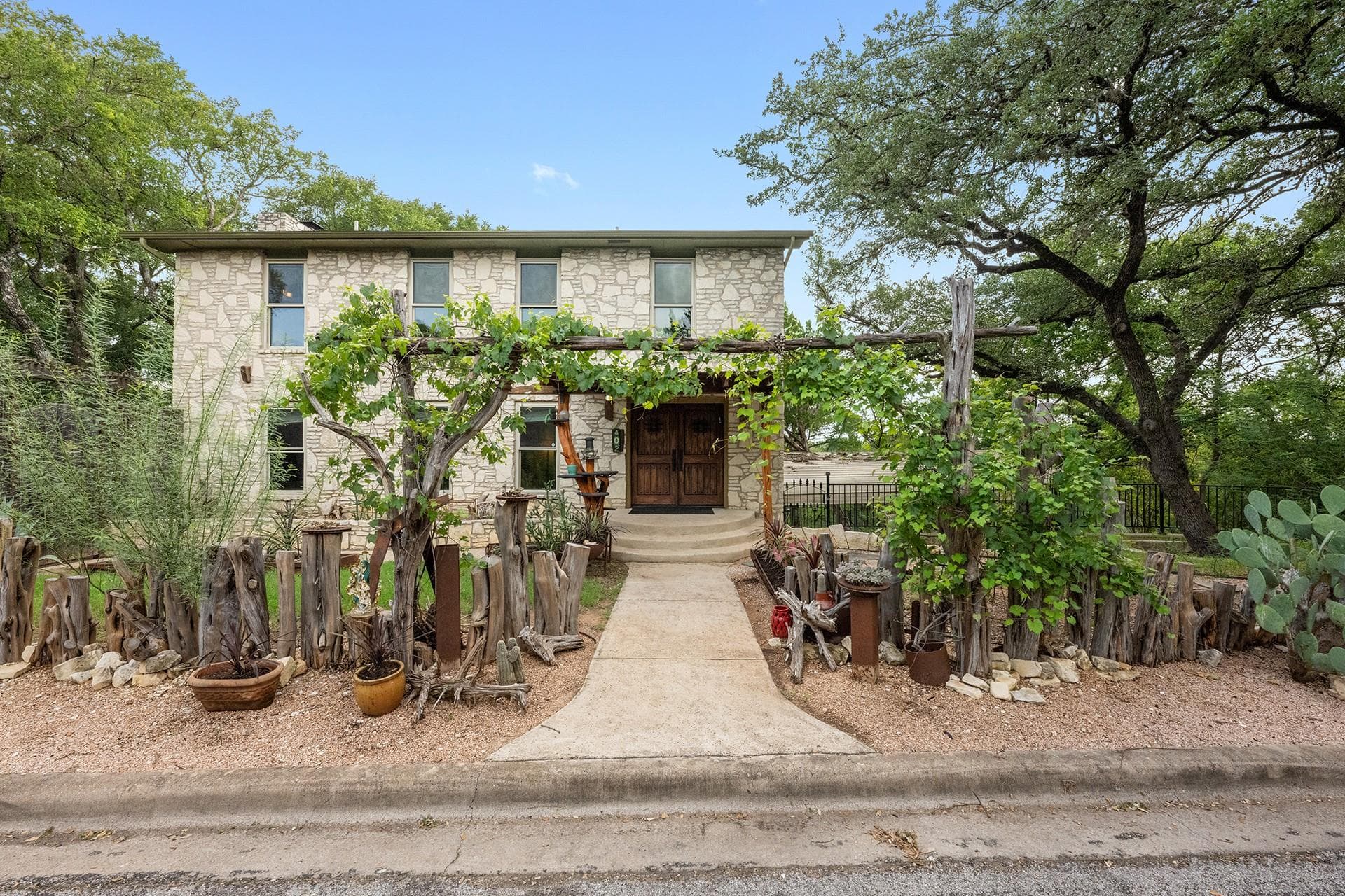 402 Bear Canyon Dr