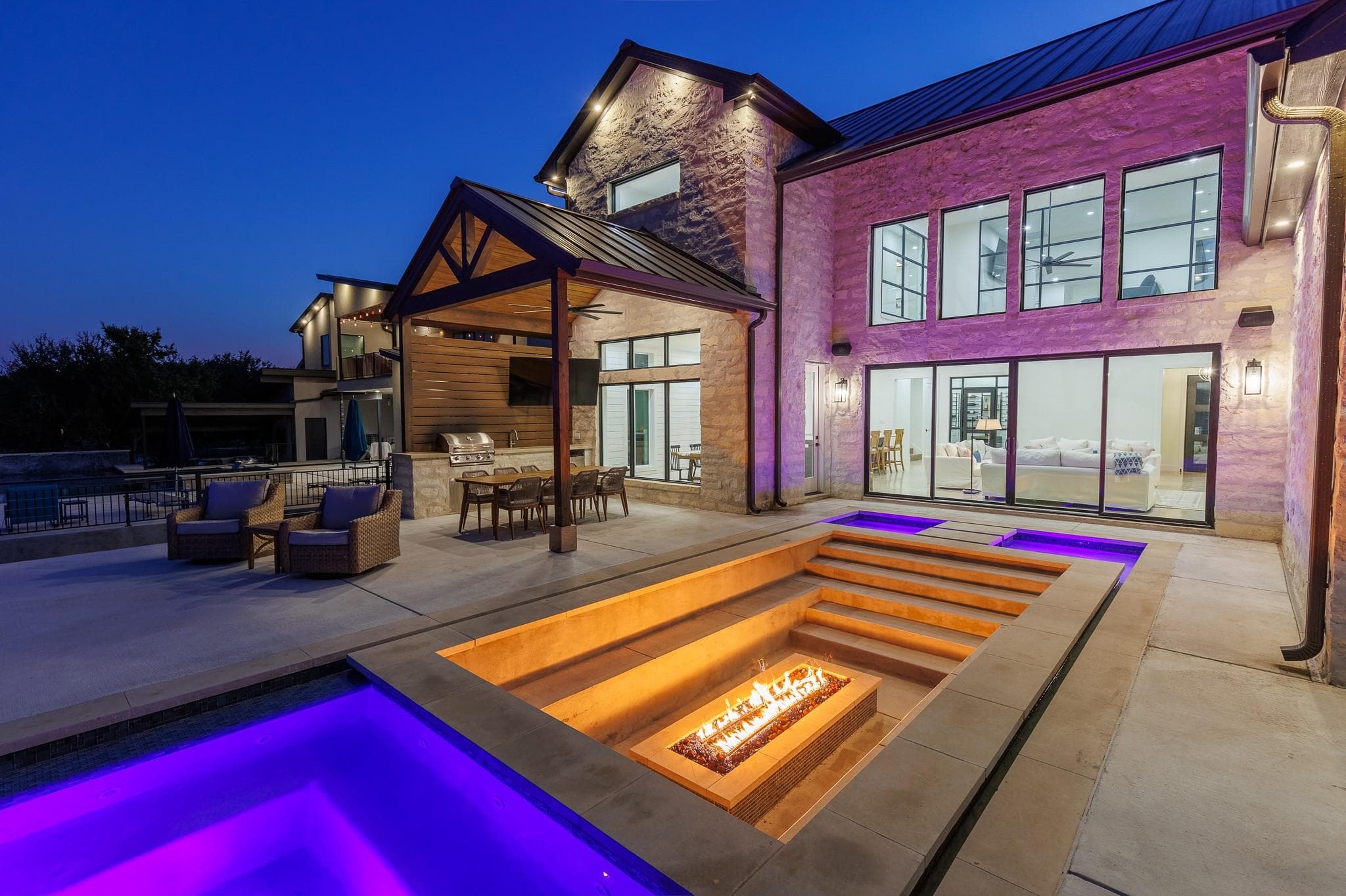 241 Lazy Oaks Ln