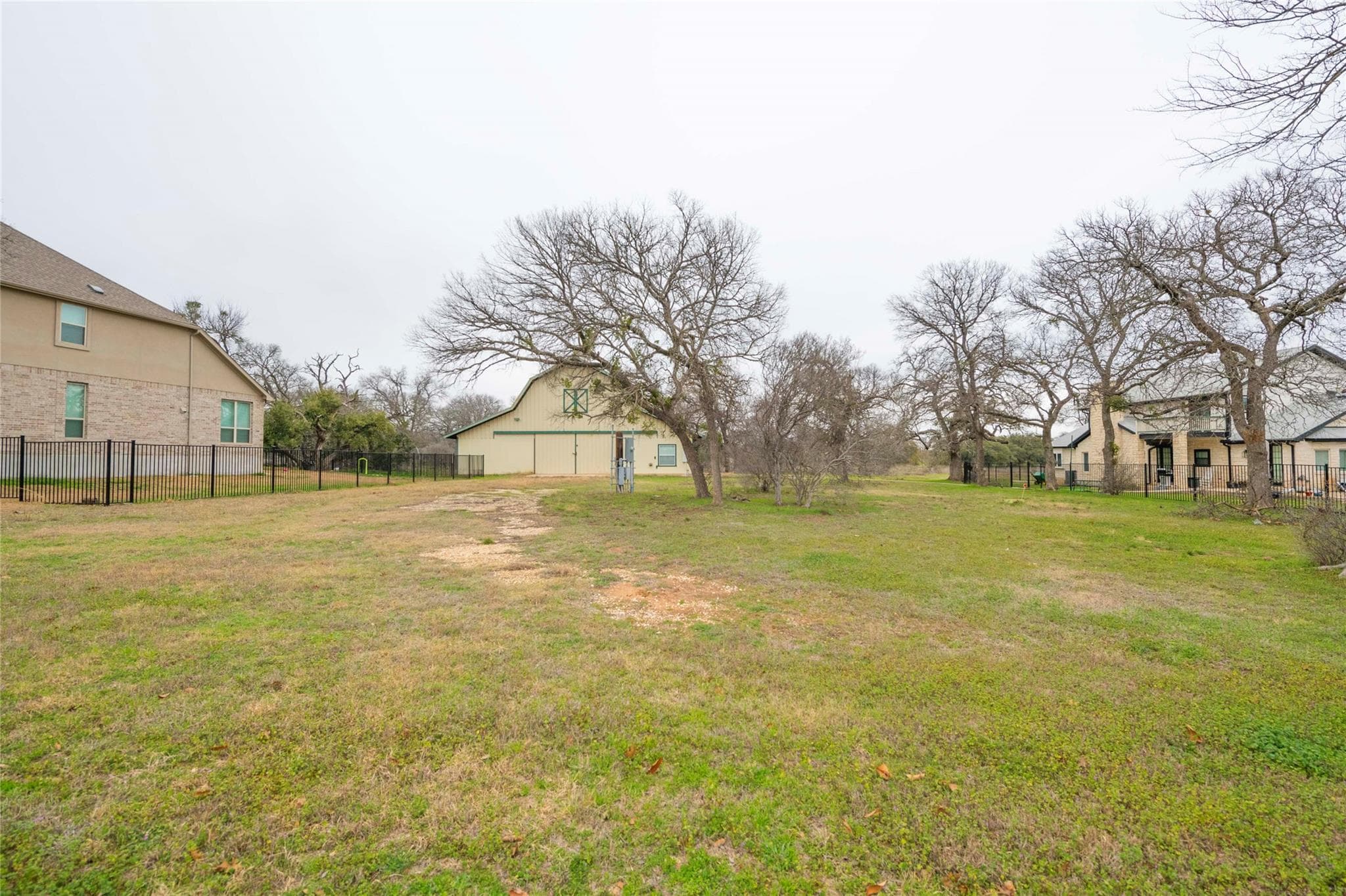 1301 Scenic Oaks Dr